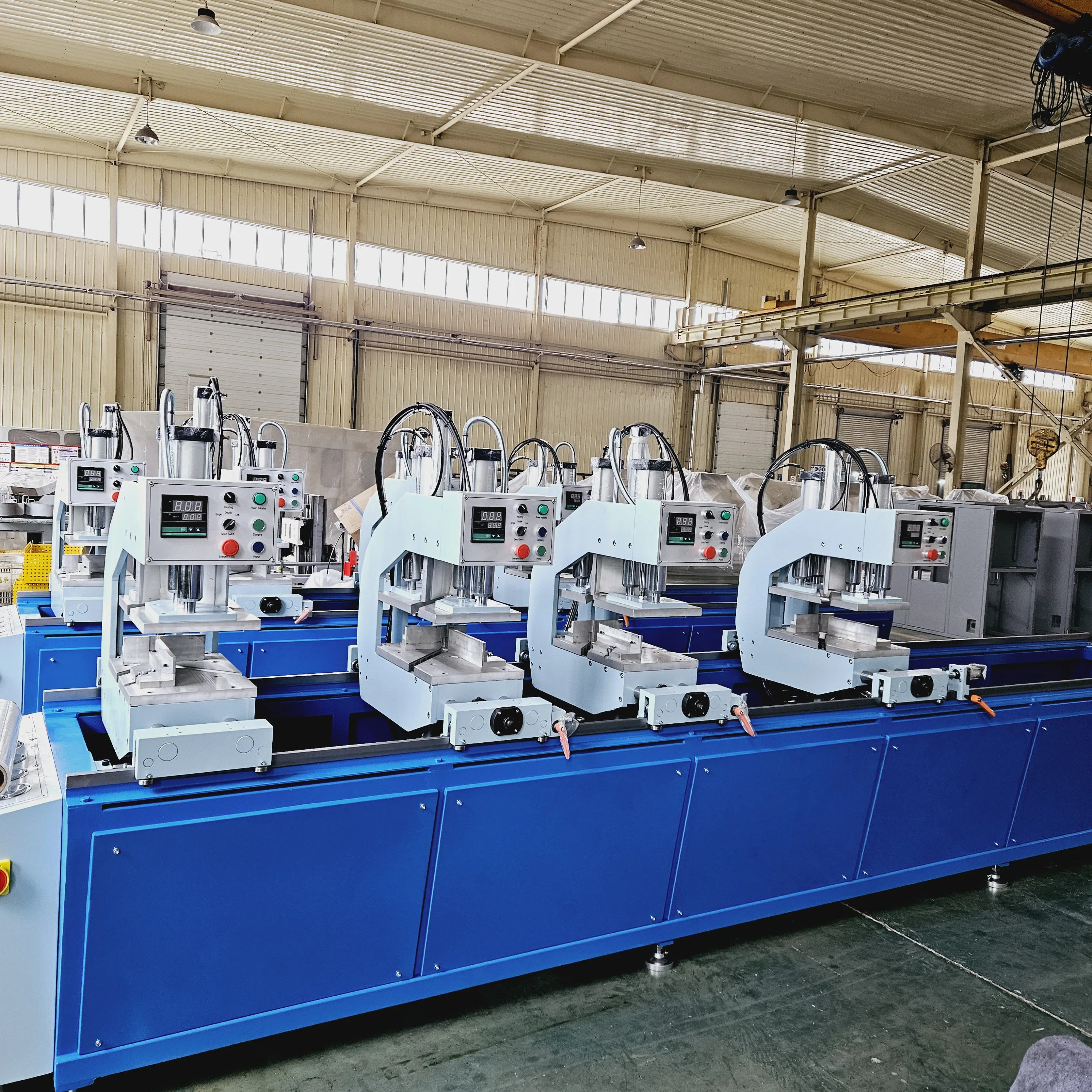 Сварочный аппарат с четырьмя головками UPVC оконная дверь делая машину