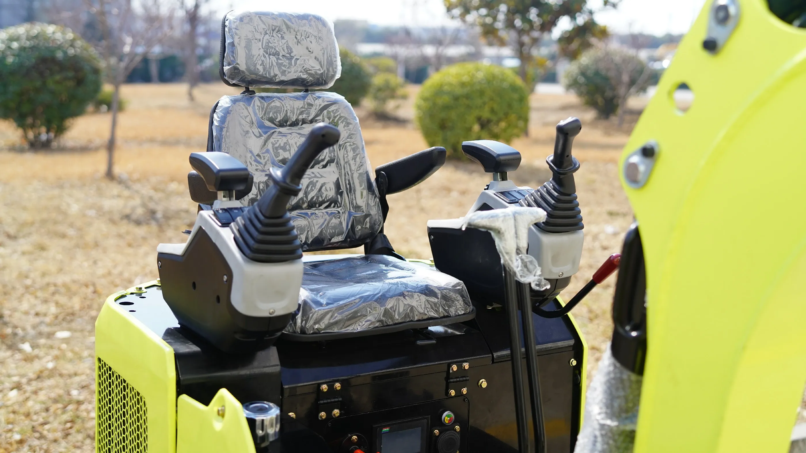 HOT SALE in North America and Europe Free Shipping Mini Electric Excavator  Free Excavator Accessories and Small Trailer