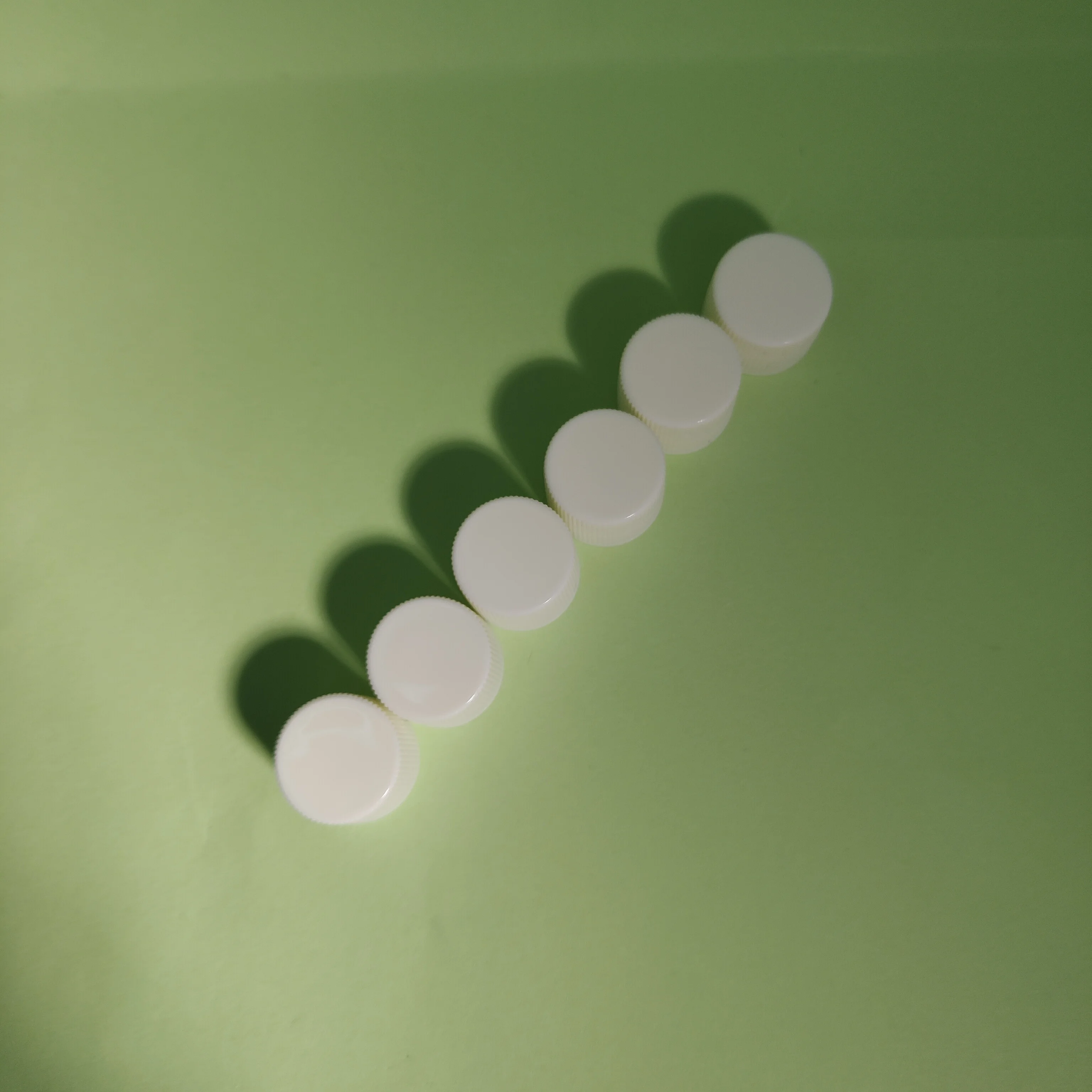 16MM Plastic PP Screw Cap Lid for Bottles & Closures