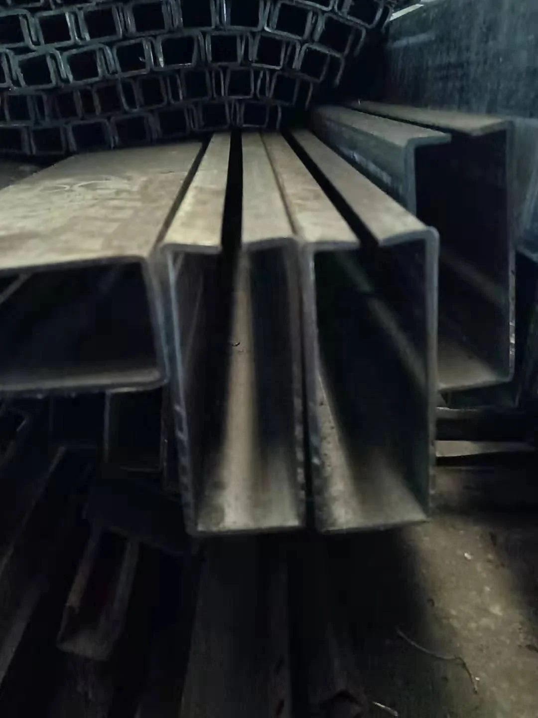 Высокое качество и недорогая цена ASTM Q355B угловая сталь равная оцинкованная