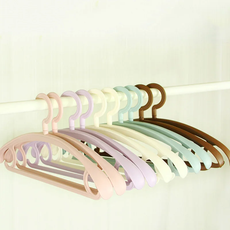 Wholesale New Design PP Durable Plastic Towel Shower Adult Clothing coat Shirt And Pants Hangers