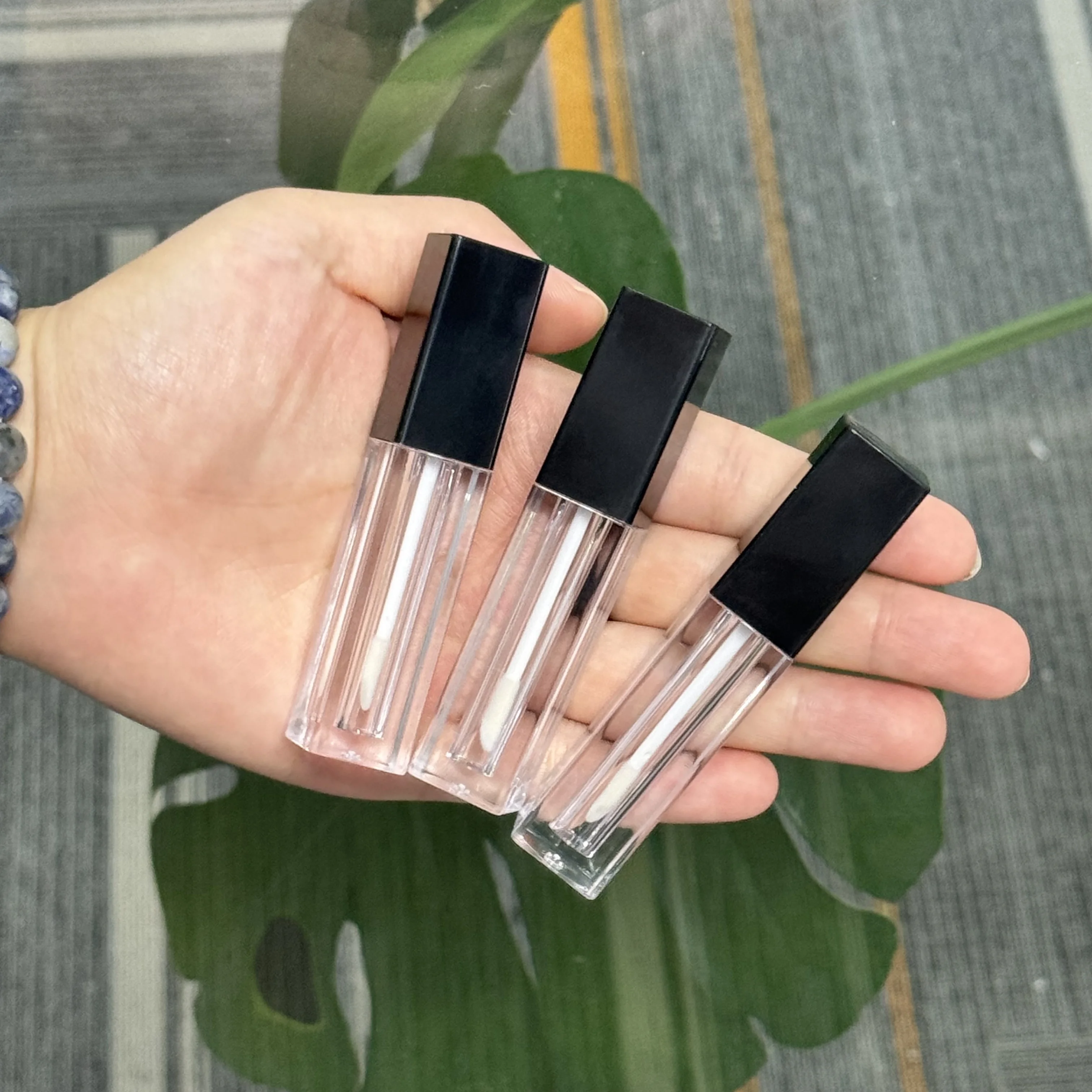 In Stock White Black Cosmetic Square PInk Luxury Custom Lipgloss Makeup Lip Gloss Tube Travel Lipgloss Tubes Lip Glaze Container