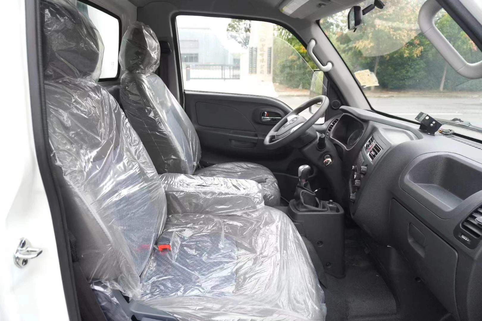 0.5-1.5 Ton   reefer truck  Vegetables fruit meat cream ice cream frozen food and medicine JAC  Refrigerator truckk