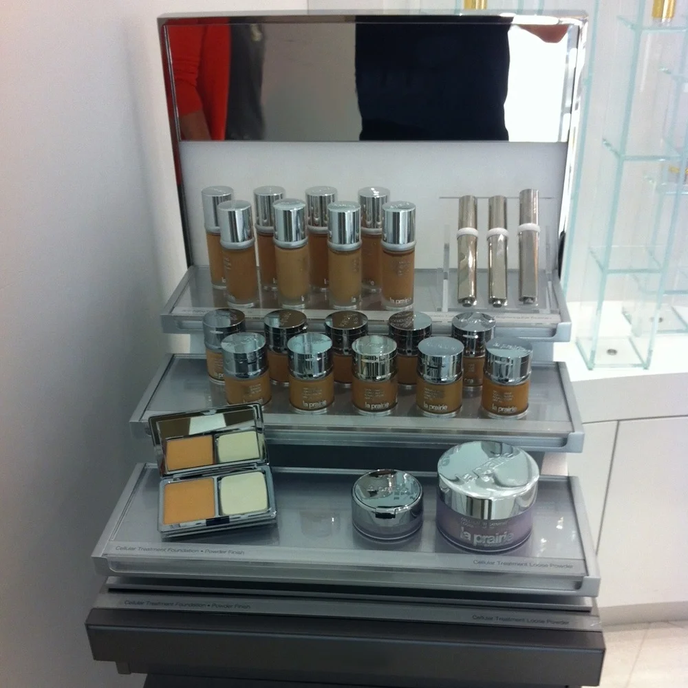 Fashionable High Quality Customized Cosmetic Display Stand With Led Light For Wholesale