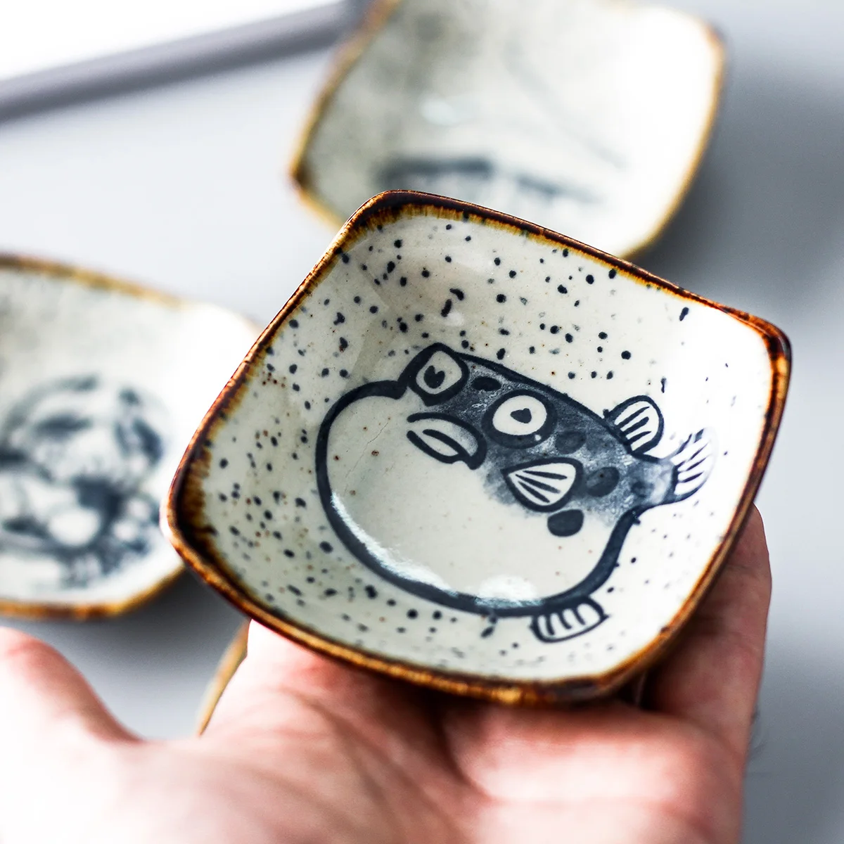 Vintage Design Fish Shrimp Pattern Soy Sauce Dish Wholesale Rustic Seafood Pattern Ceramic Dinner Plates Set