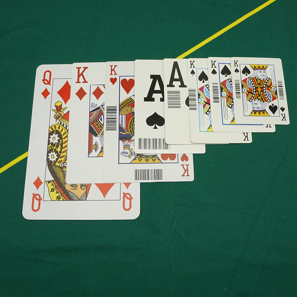 Custom jumbo playing cards blank black core linen finishing barcode casino playing cards