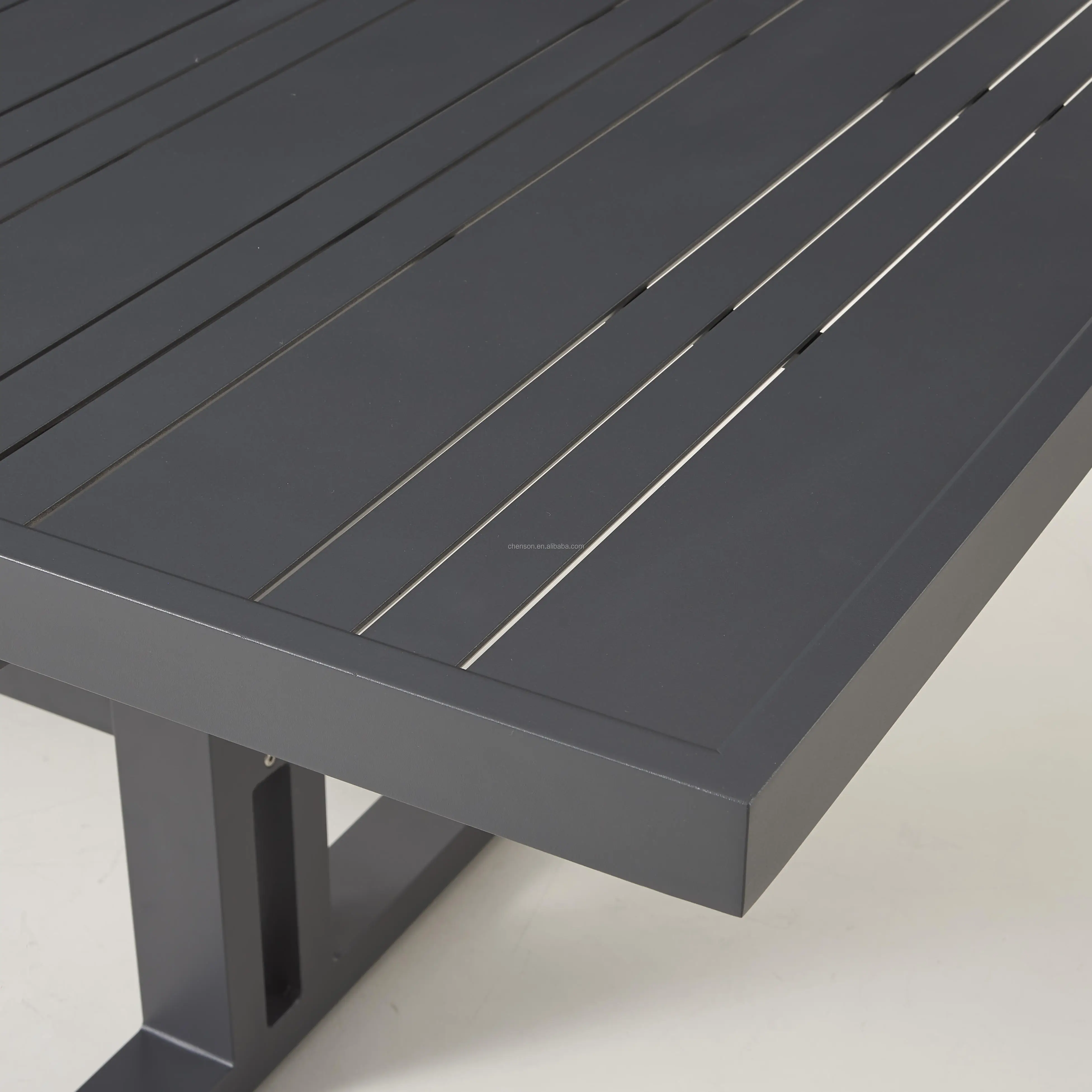 Modern Outdoor Retractable Aluminum Alloy Dining Table with Stylish Metal Frame Kitchen Living Room Park Hotel School  Use