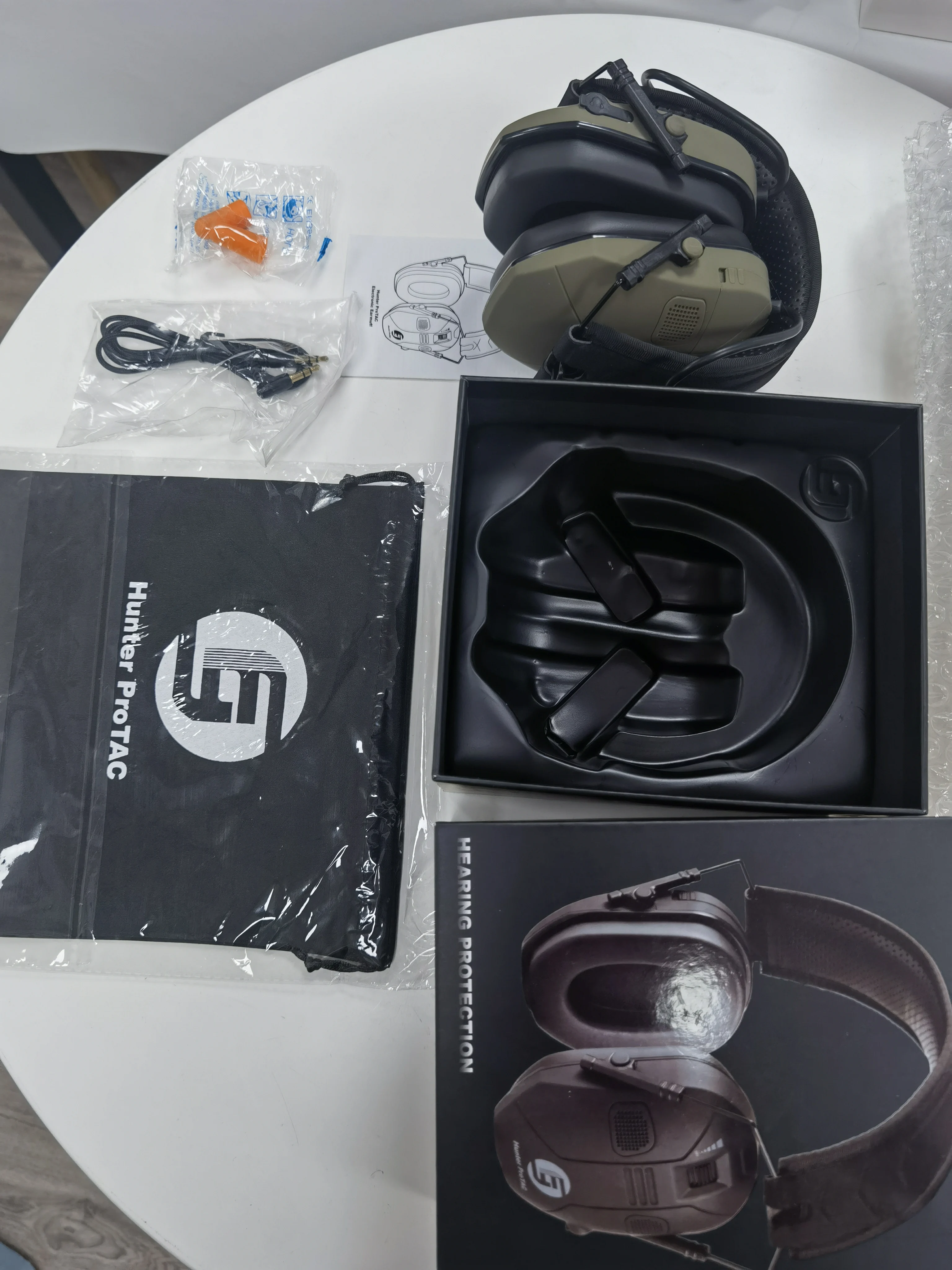 Amazo hot sell 4 Pickup microphones Electronic Professional Protective earmuffs Tactical shooting Headphones Hearing Protection