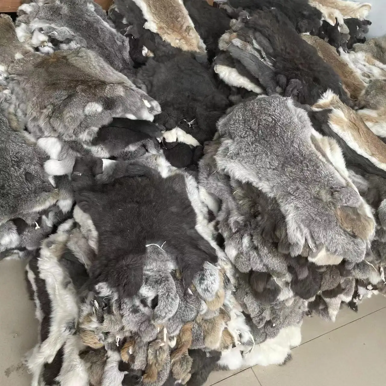 China suppliers wholesale price new animal rabbit fur skin fur plate rabbit fur pelt