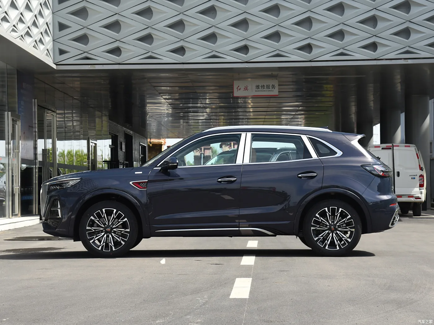 Подгонянный 2024 автомобиль Hongqi HS5 2 0 T на бензине Китай Подержанный