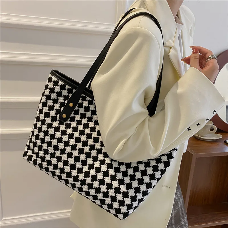 2023 new mobile phone bag bucket large capacity simple single shoulder diagonal female hand bag