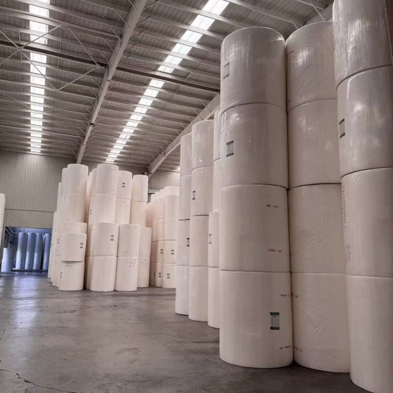 Wholesale Virgin Bamboo Wood Pulp Jumbo Roll Toilet Tissue Napkin Soft Raw Material Mother Roll