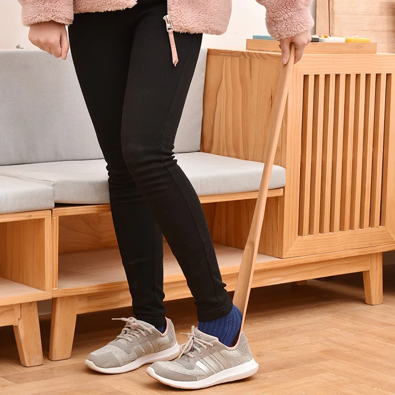 Pregnant long-handled household shoe picks wooden shoe lifts Shoehorn elderly
