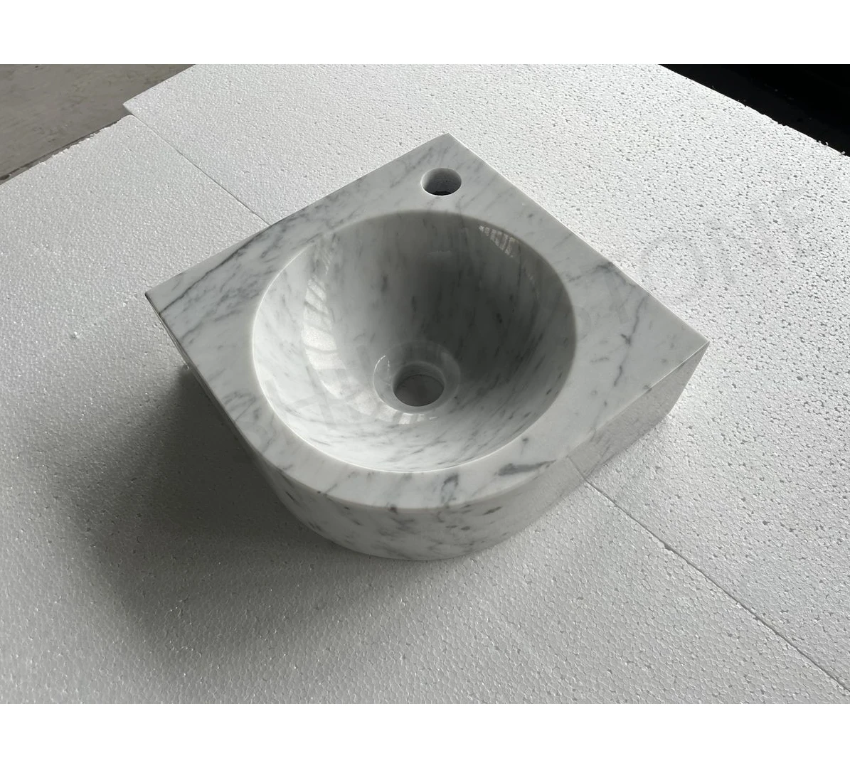 SHIHUI Customized Mini Carrara White Marble Triangle Vanity Vessel Sink Modern Small Corner Wall Mount Bathroom Sink Popular