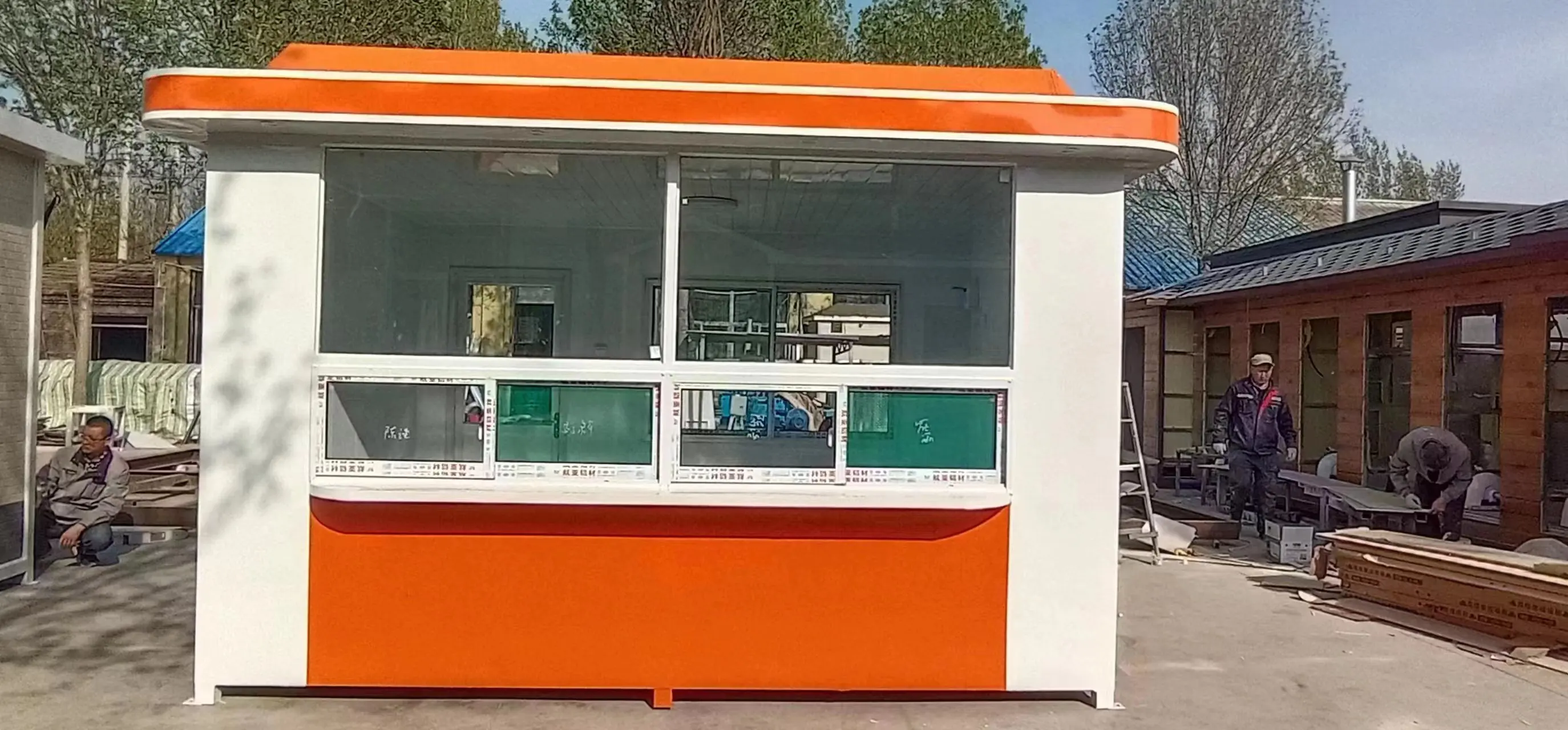 Индивидуальная четырехколесная гусеничная Летающая крылышка коммерческая стальная для ресторана регистрация фото дверь крыла чайки магазинов