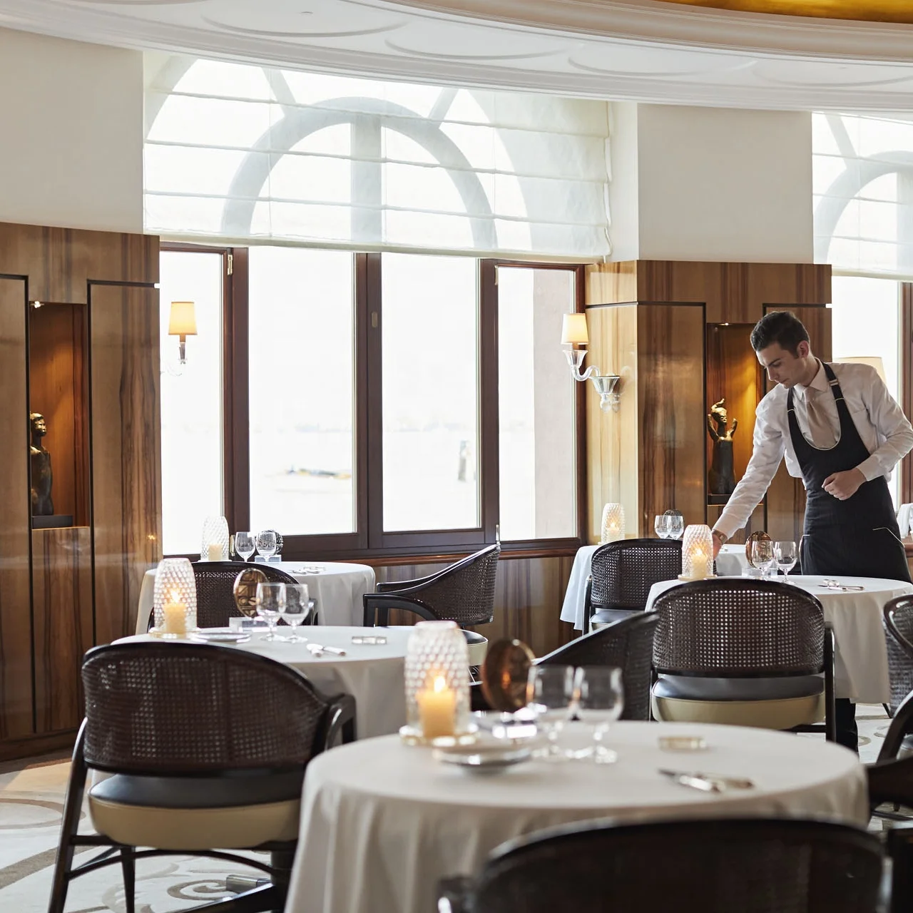 Hot Selling OEM Furniture Fabric Solid Wood Chair Sillas Restaurant Commercial Furniture Modern