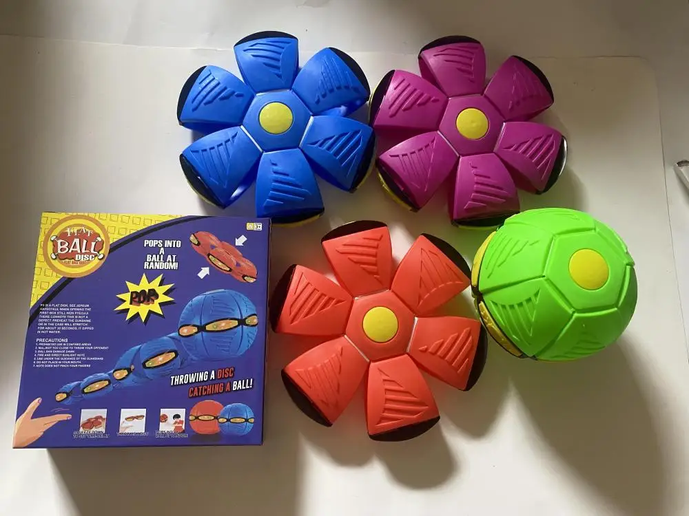 Unisex Flying UFO Flat Throw Disc Ball with 3 Lights Outdoor Vent Disk Ball for Kids