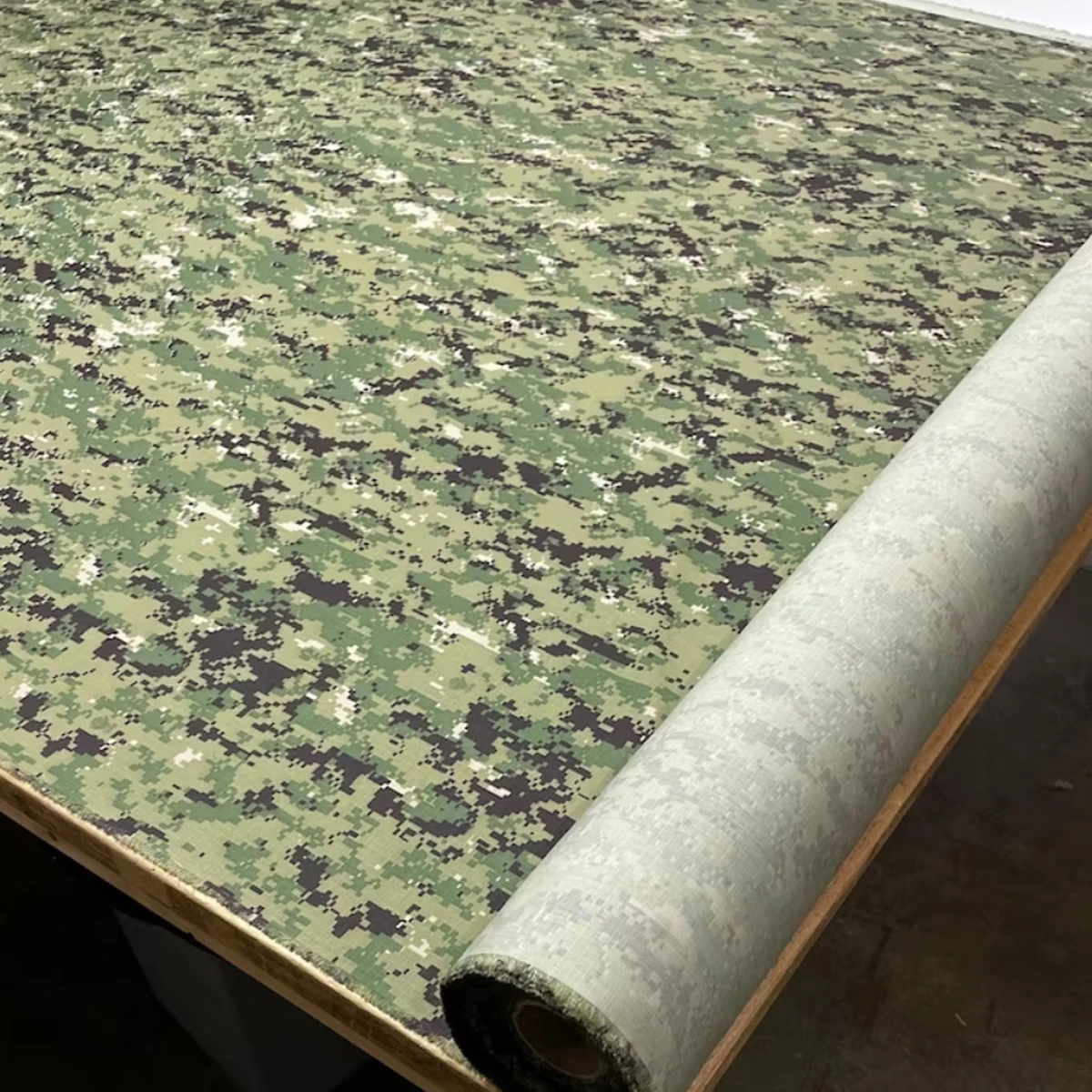 Yilong Fabric Factory Wholesale Twill Style TC Polyester Cotton Green AOR2 Digital Camouflage Fabric For Milispec Uniform
