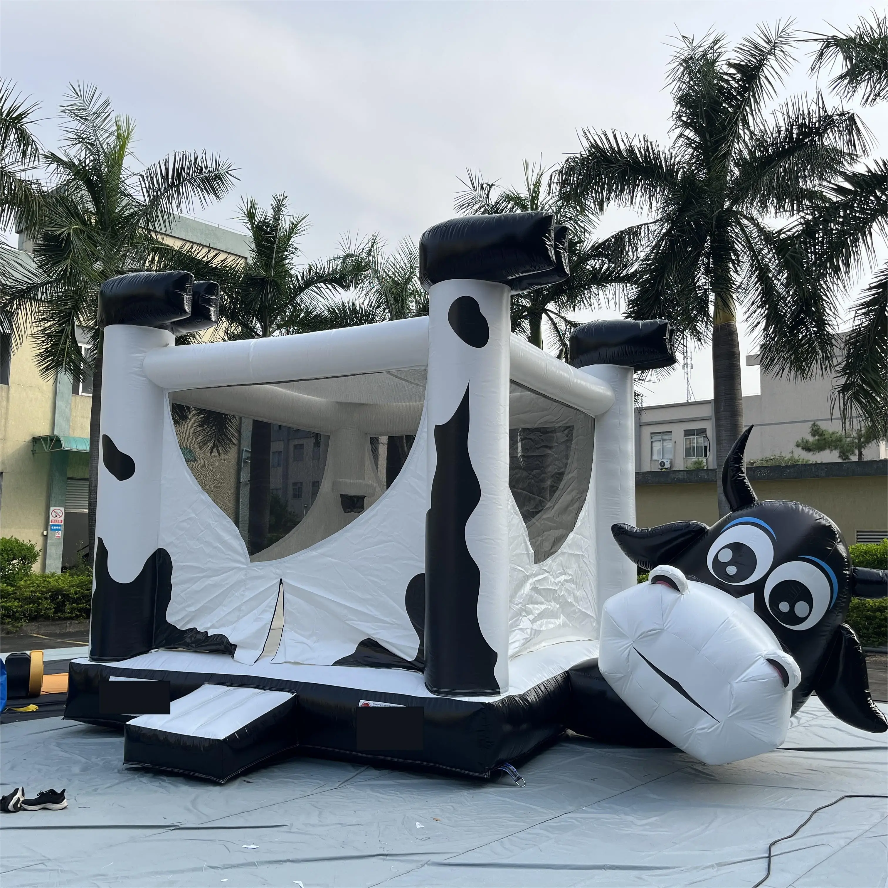 Детский надувной дом для прыжков