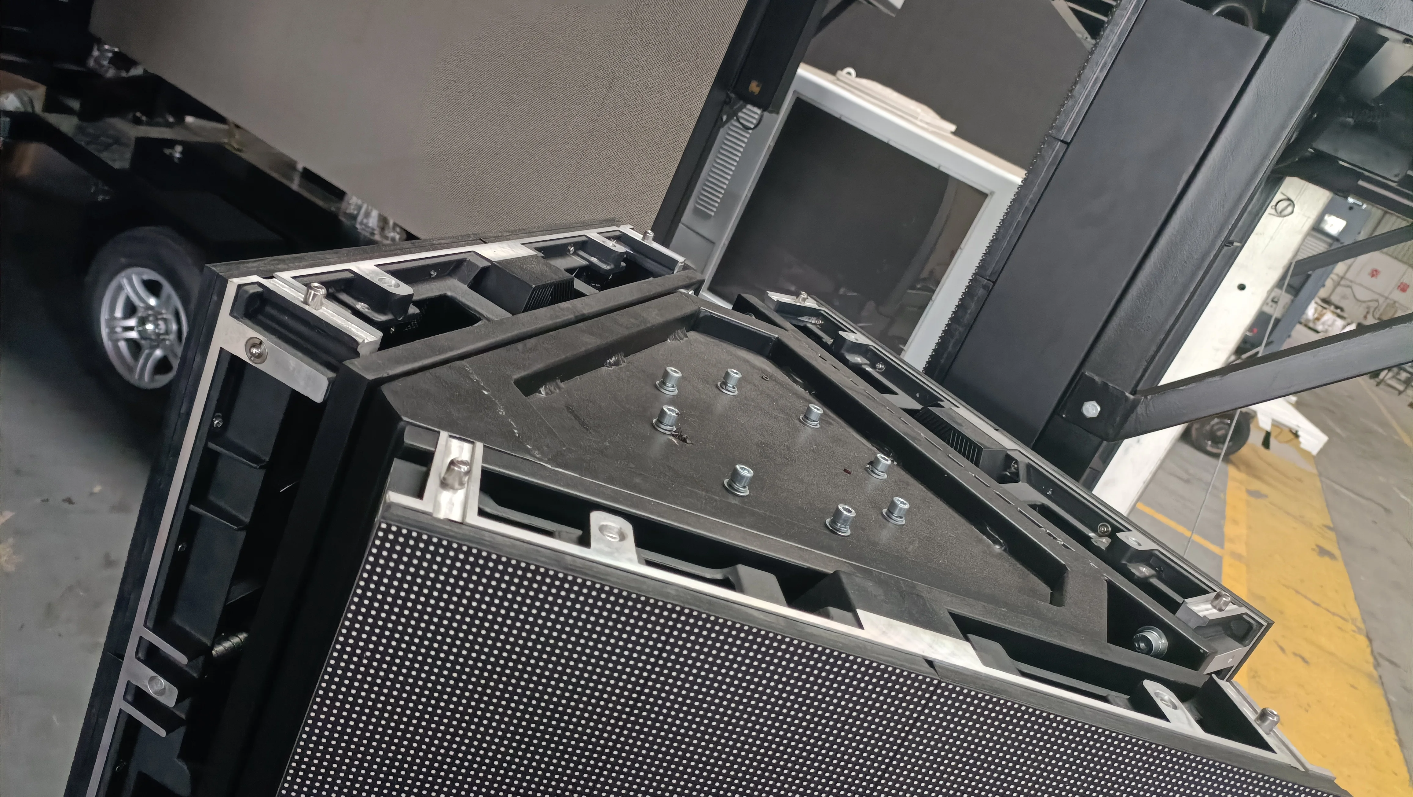 New product  3-sided rotating LED vehicle Outdoor  led display creative rotating screen mobile digital billboard screen