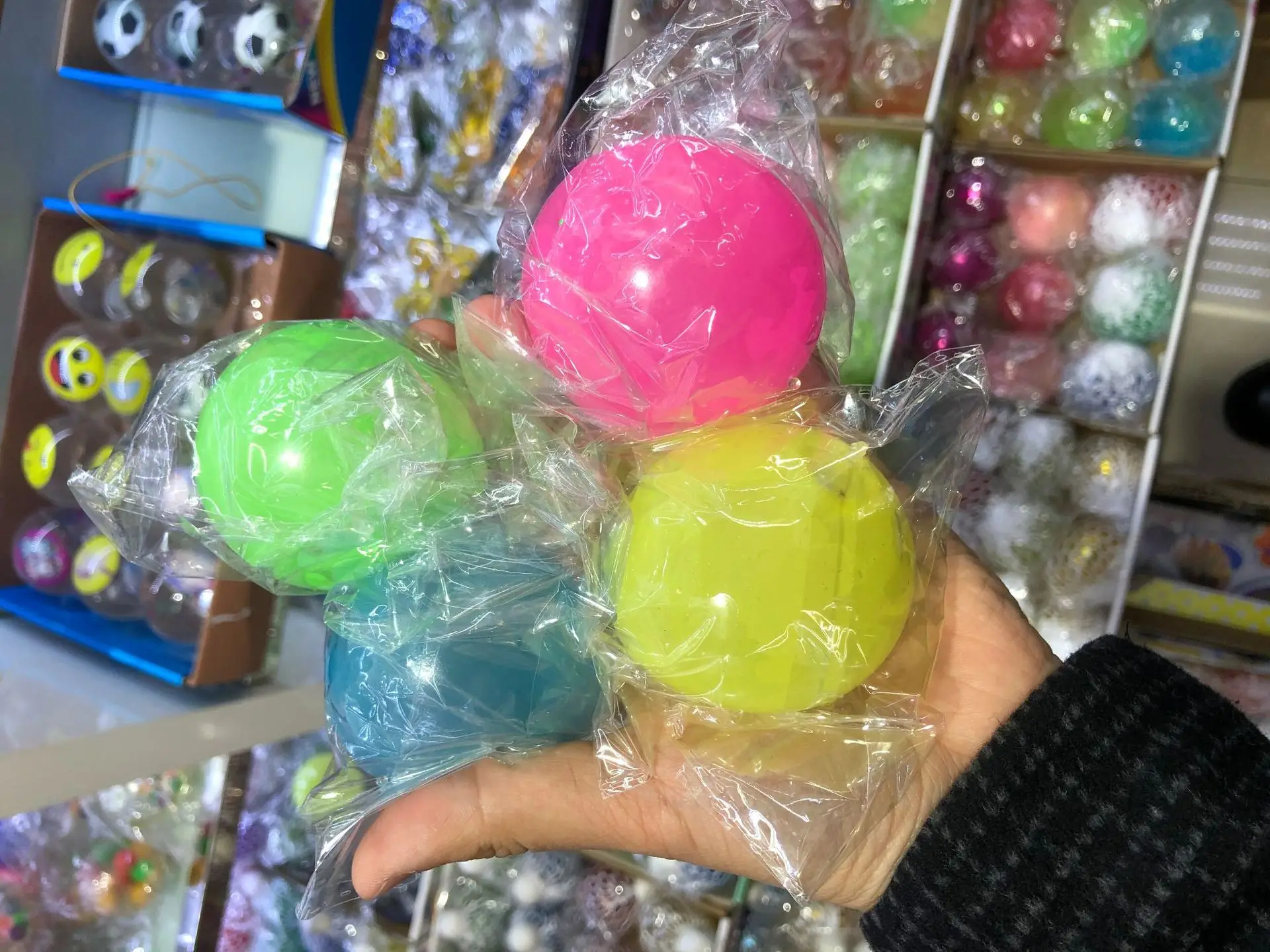 Wholesale Custom Toys Hand Massage Relief Stress Luminescent Sticky Wall Balls Glow in Dark Ceiling