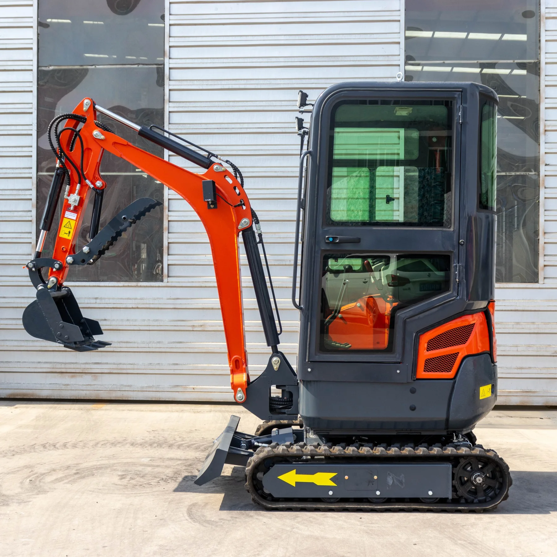 EPA Engines HT18 8 Ton Wheel Excavator with Hydraulic Pilot High/Low Speed Side Swing 1 & 2 Ton Capacity 1-Year Warranty