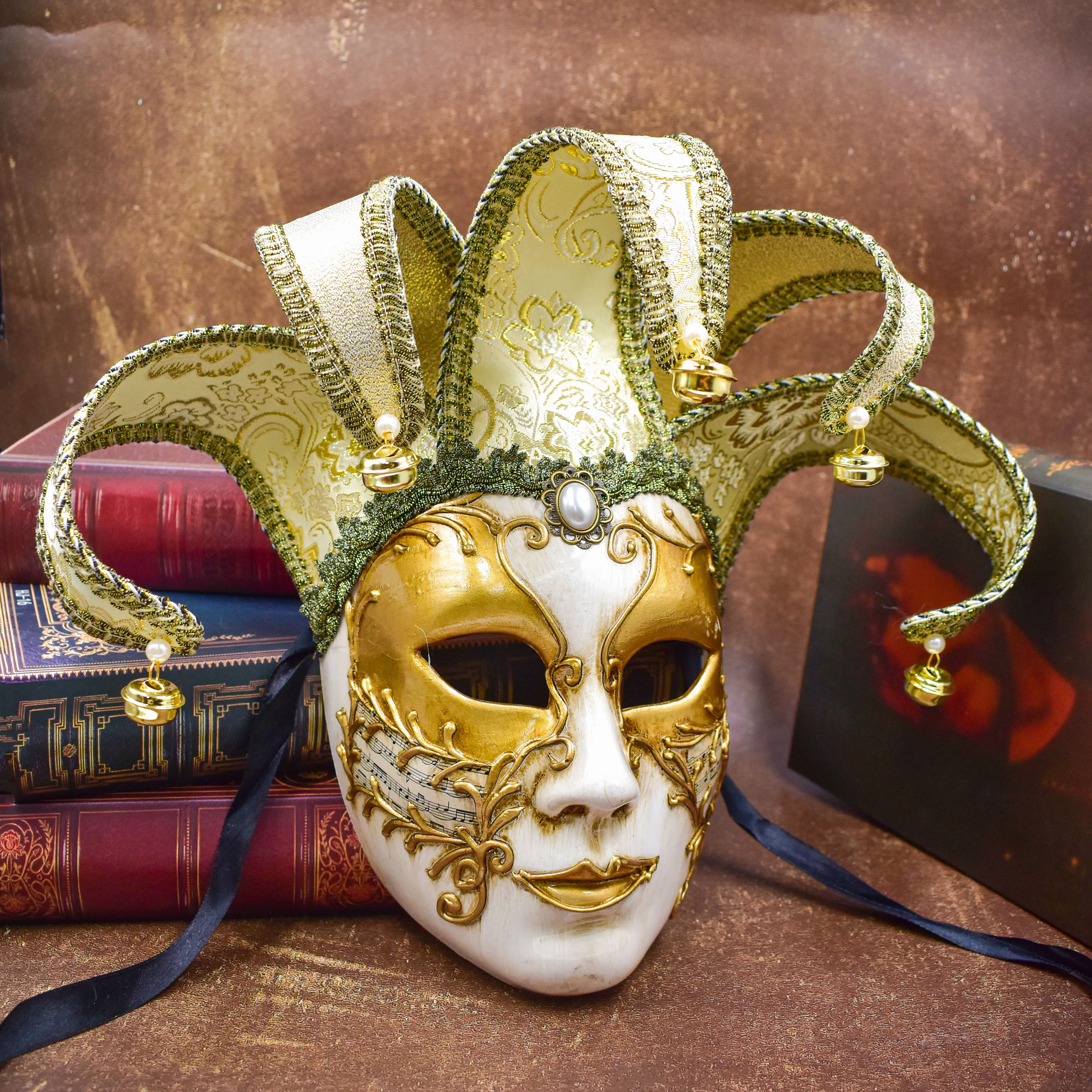 3D Italy Traditional Venice Carnival Mask Facial Crack Jester Venetian Mask With Bell For Mardi Gras Party Wall Decoration