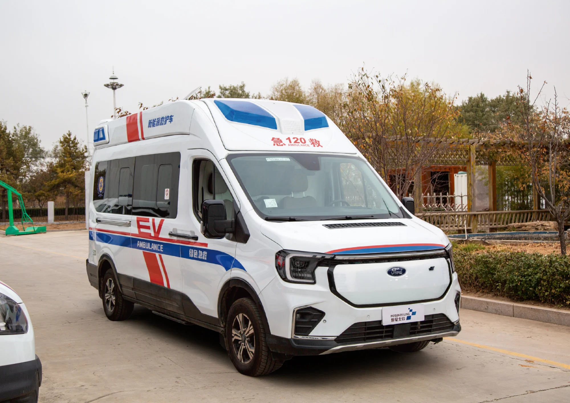 New mobile medical equipment rapid transport New energy ambulance integrated ambulance quality guarantee