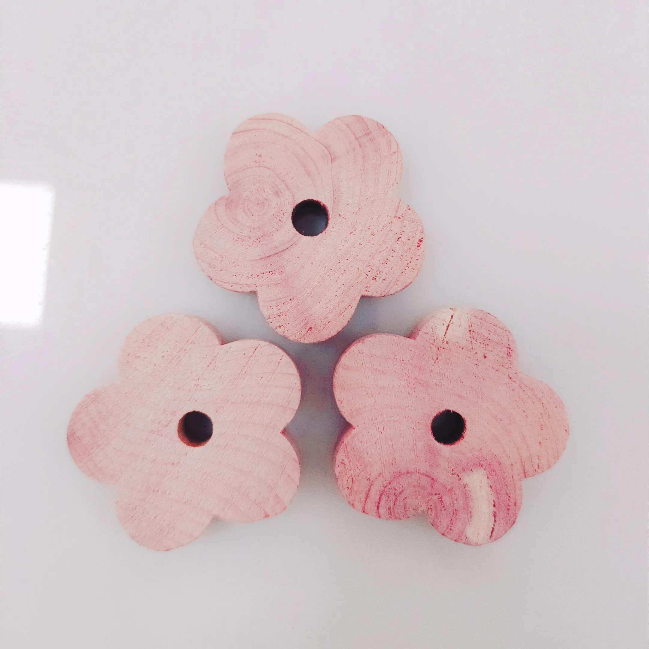 Cedar Scent Sachets for Drawers and Closets Aromatic Cedar Wood Chips Shavings Bags Cedarwood Hanger rings