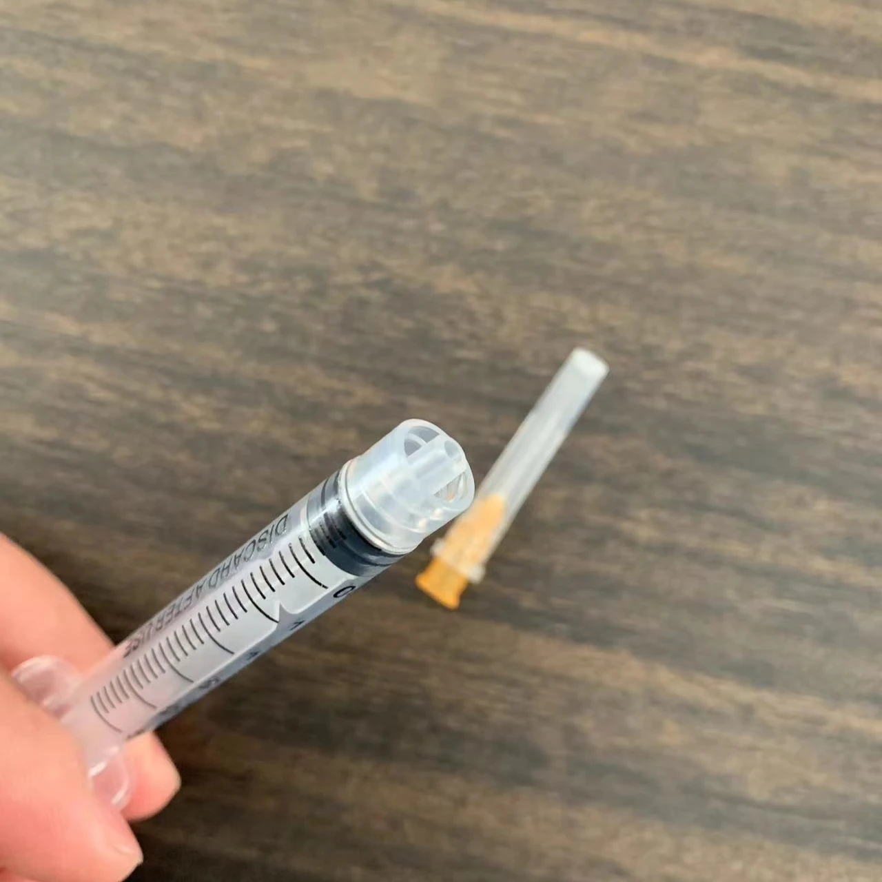 High Quality Disposable Aseptic Threaded Syringe Injector Pipette Plastic Luer Lock Sterile Disposable Syringes With Needles