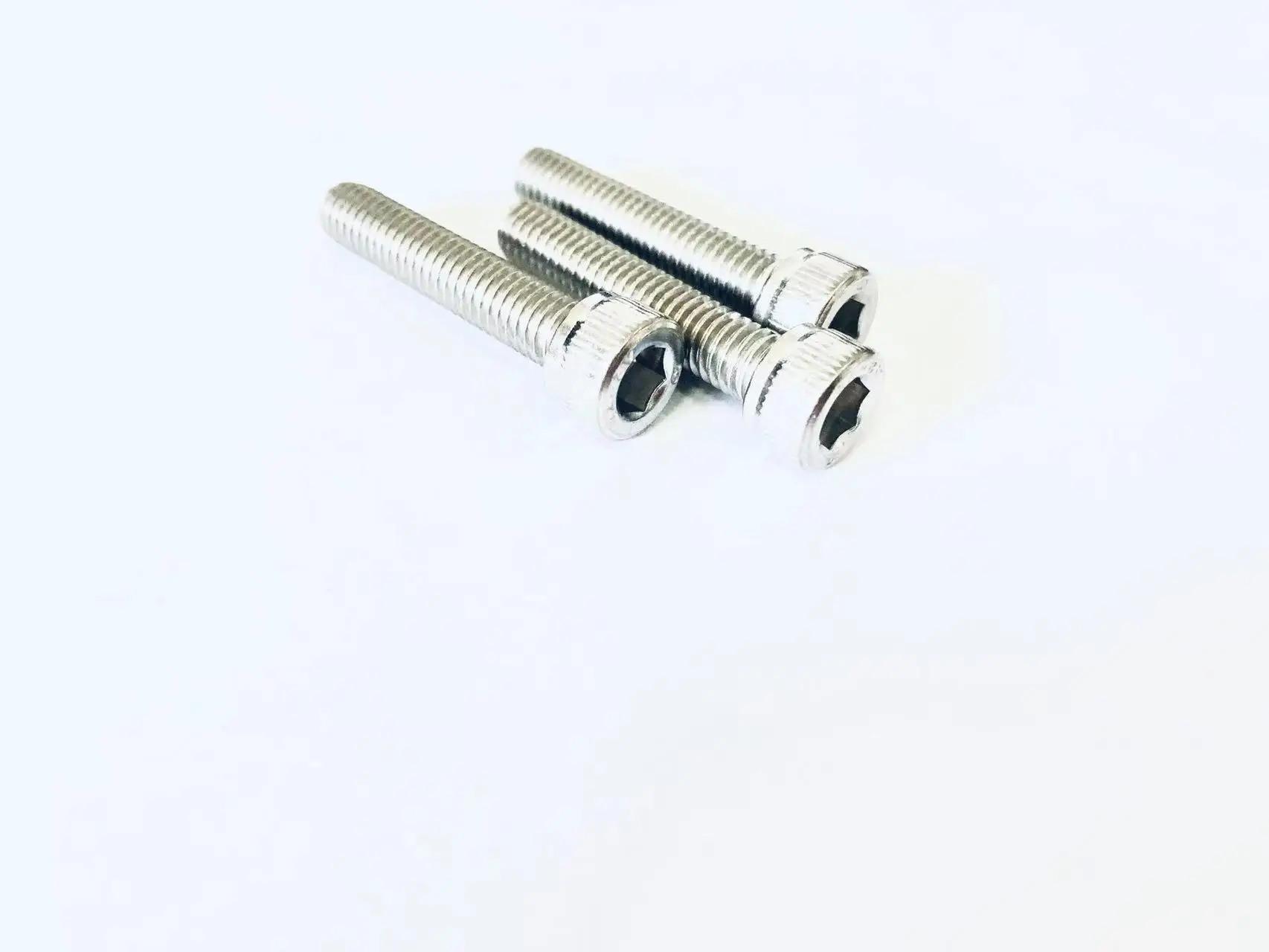 m10*25 High hardness and strength SS304 ZINC Nickel useful chemicals plain or silvery full thread Socket head Allen head bolt