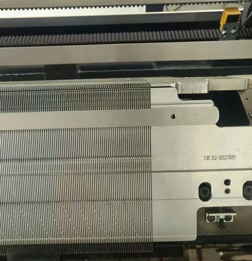 Высококачественная высокоскоростная компьютеризированная машина для вязания плоских воротников с одной системой поло футболок