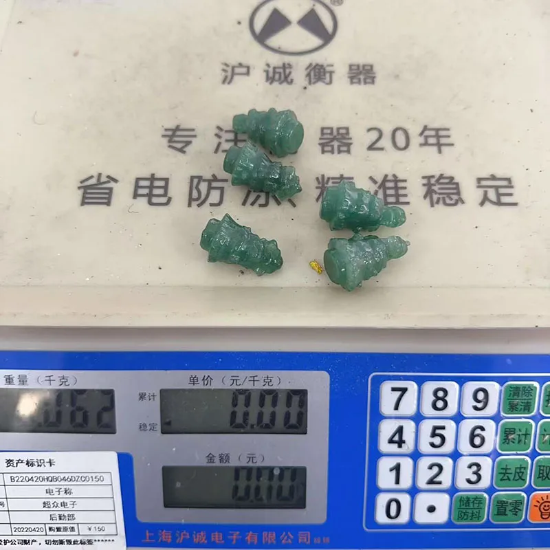 Wholesale Mini Crystal Healing Stone Carvings Natural Hand Carved Green Aventurine Crystal Christmas Tree For Christmas Gift