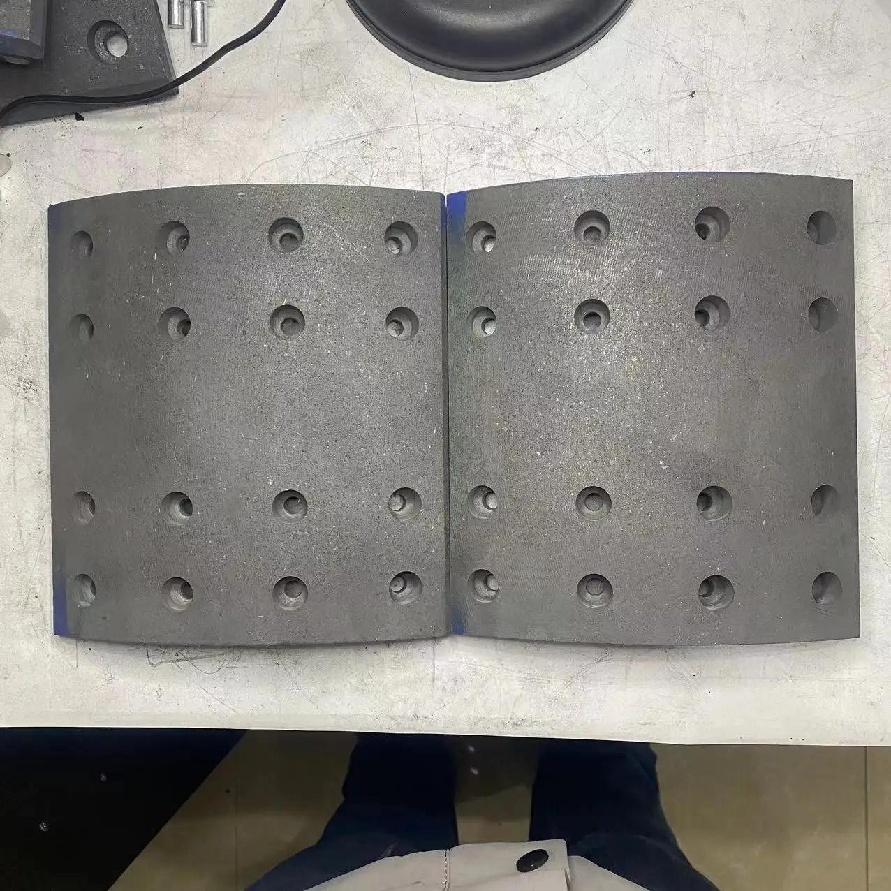 Truck Brake System Parts Rear Axle Ceramic Low Metal Asbestos Free Brake Linings 19890 19891 for DAF