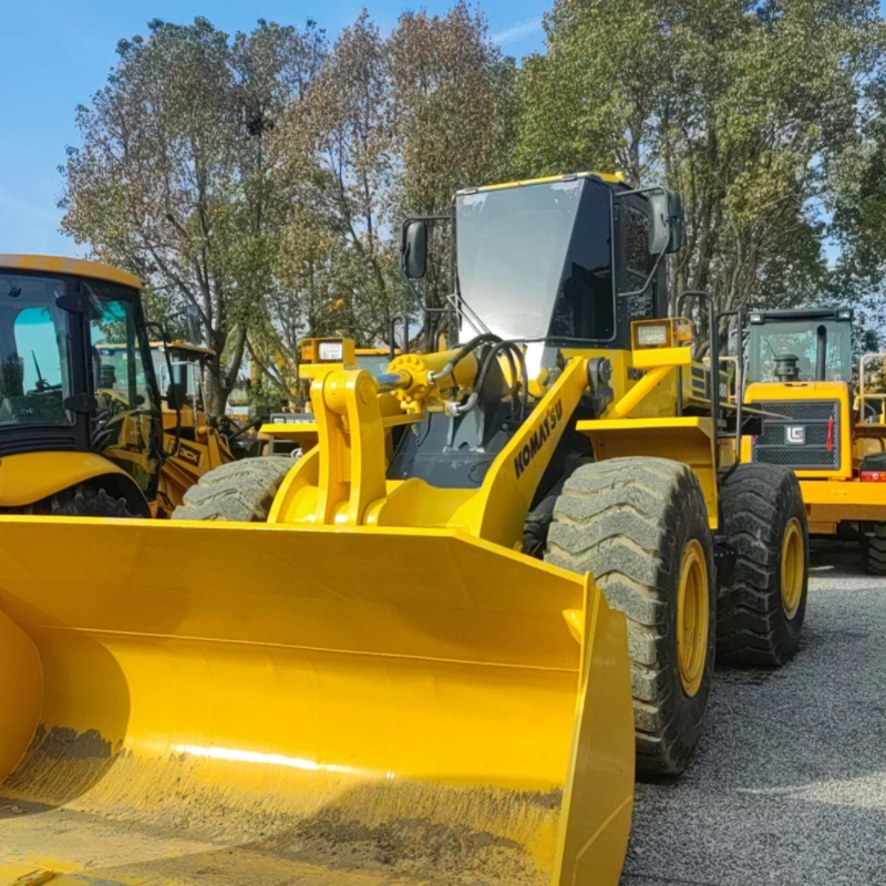 Максимизировать потенциал вашей фермы с Komatsu W380 сочетая характеристики насоса и долговечность коробки передач.