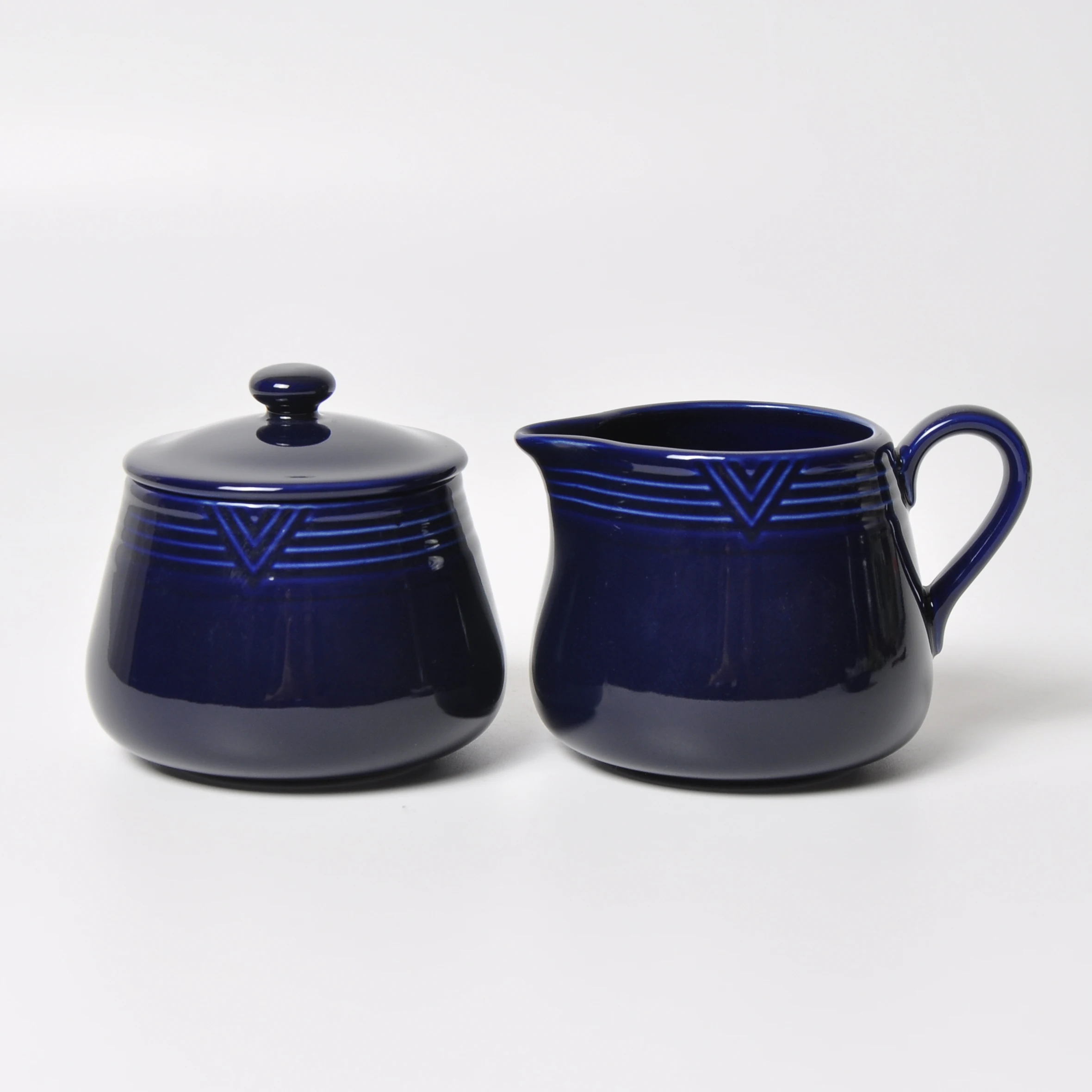 
Morden Style Glossy Glaze Creamer Ceramic Coffee Tea Sugar Canister Sets With Saucer Embossed Dinnerware 