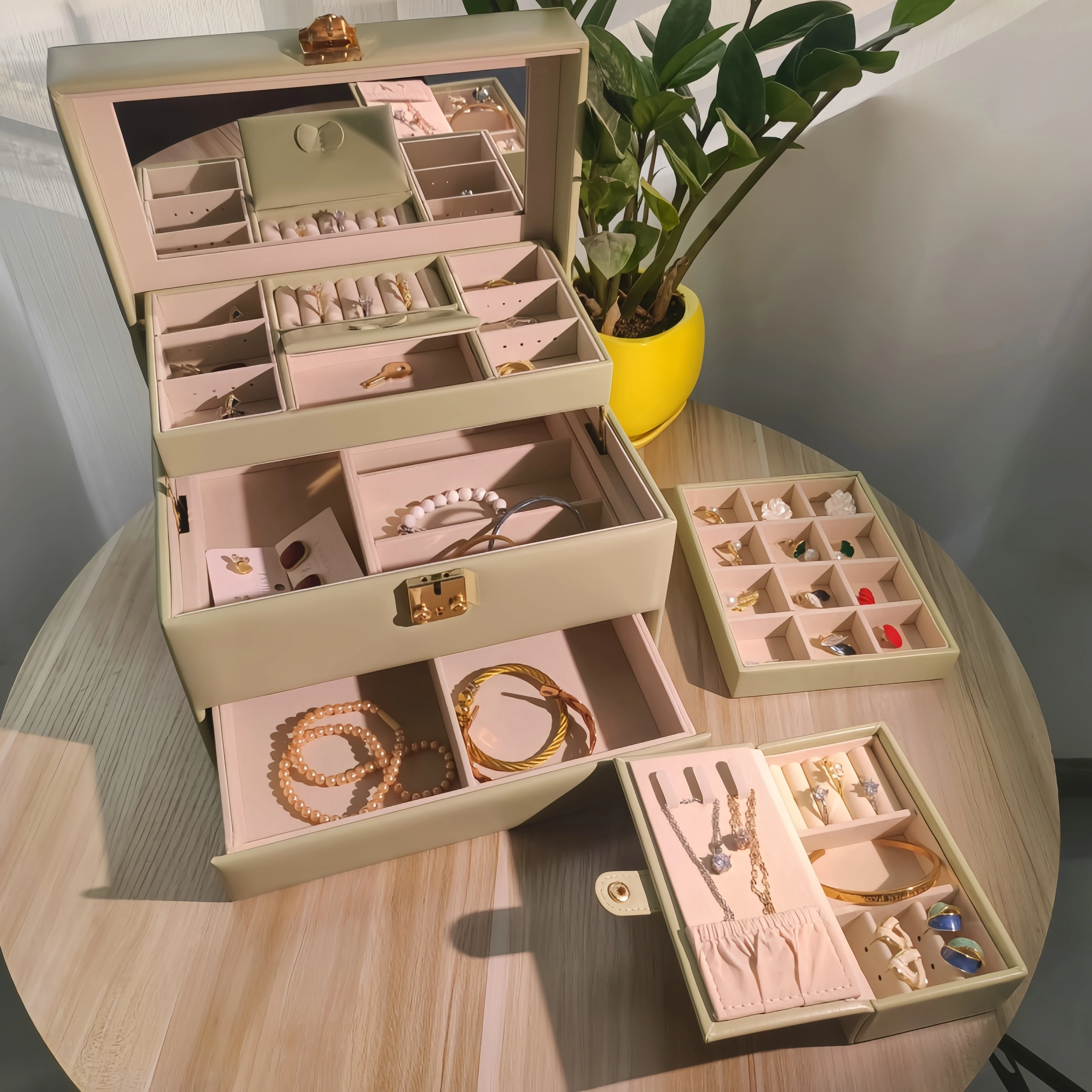 Hot Sale Women Girls Earrings Ear Stud Box Organizer Portable Jewelry Storage Case PU Leather Travel Jewelry Boxes with Handle