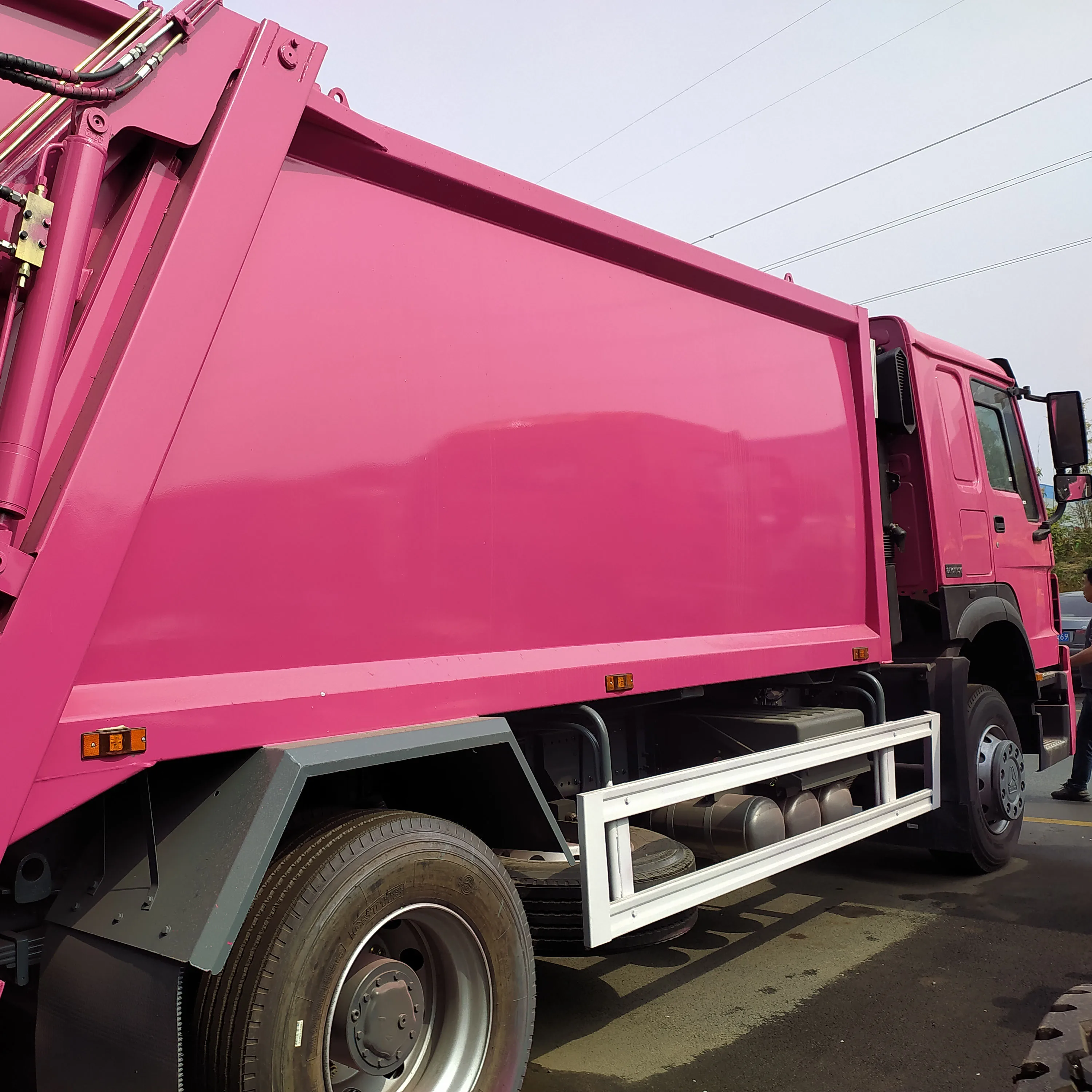 NEW HOWO 4*2 right hand driving heavy duty 15cbm compression garbage truck waste truck trash truck
