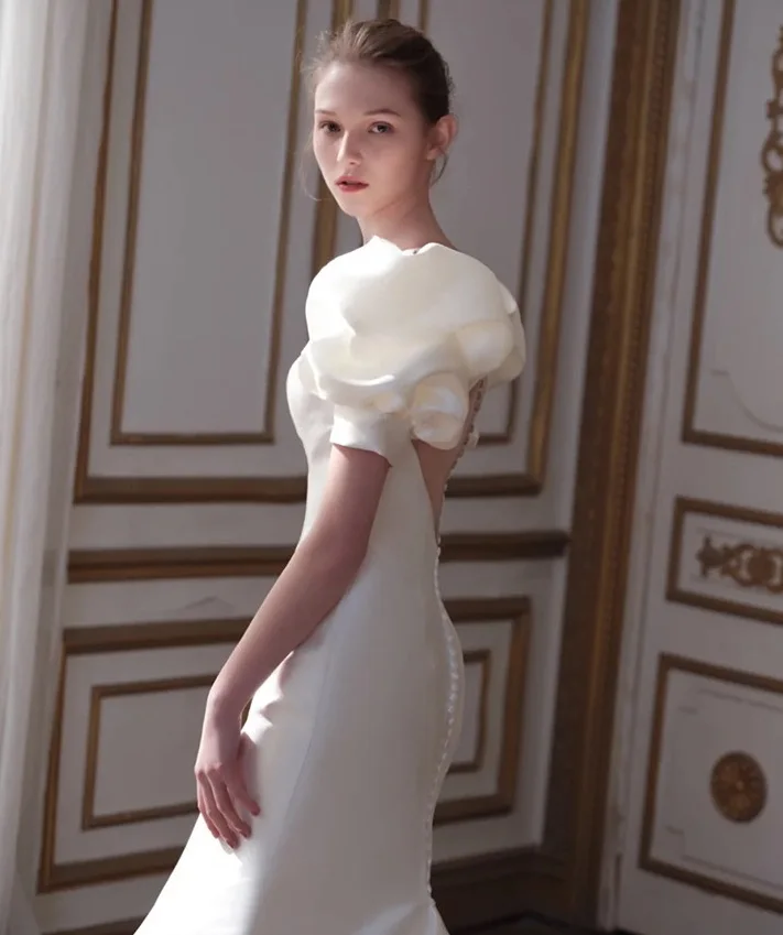 White trailing light wedding dress new temperament bride simple atmosphere French slim retro evening dress