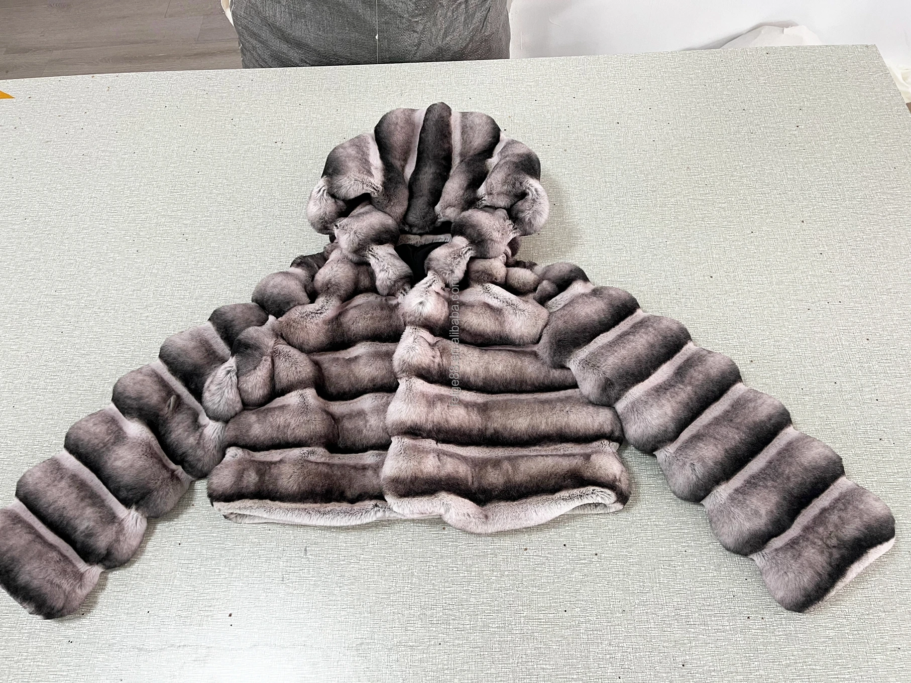 Wholesale Order Fast Delivery Women Winter Clothes Bomber Jacket Custom Labels and Design Cute Soft Eco Imitation Fur Coat
