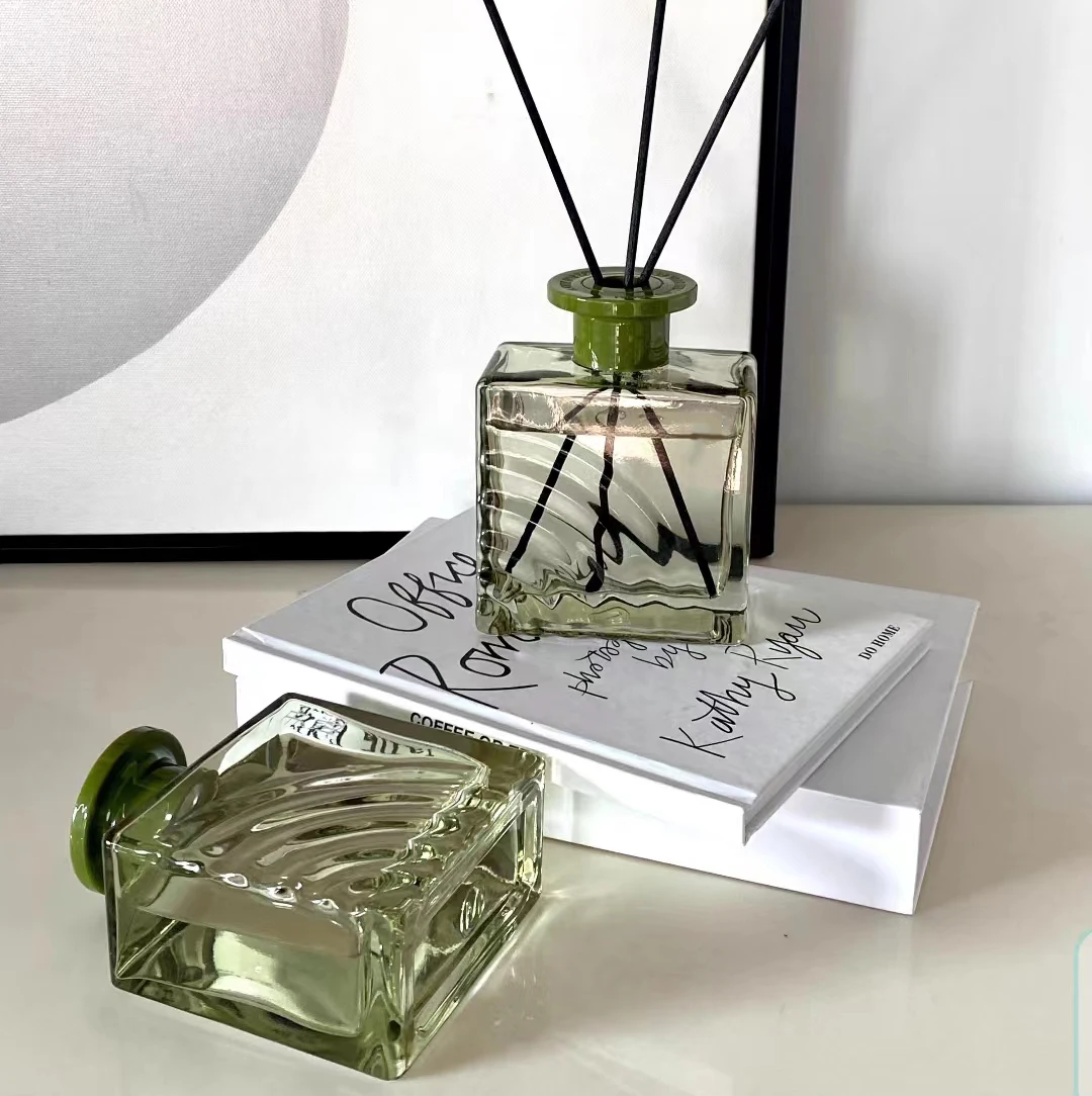 Customized Luxury Air Freshener Perfume Reed Diffuser with Glass Bolttle Scented Oil Home Decor Gift for Women Wholesale