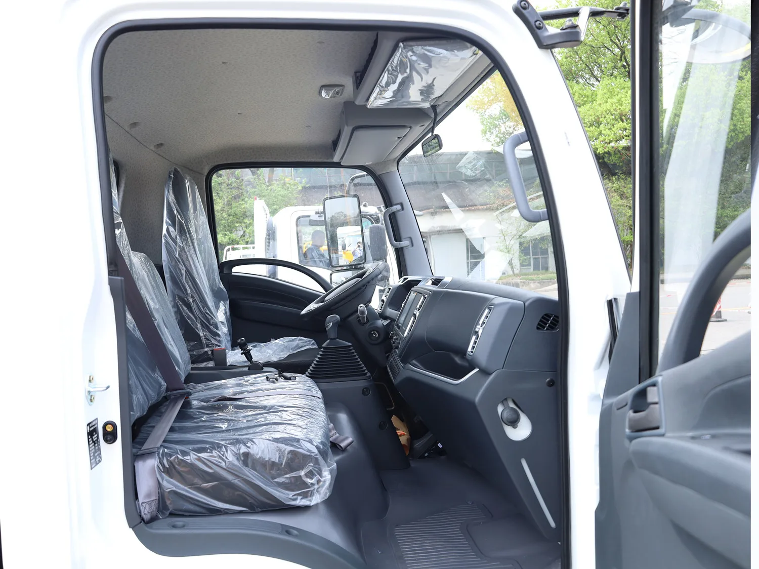 China cargo truck isuzu 4 wheeler in peru from south korea alibaba supplier 2 tons 4x2 trucks camiones for sale