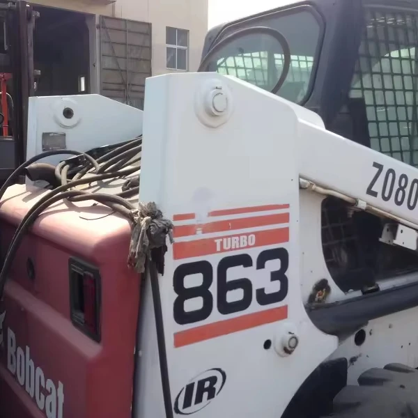 Подержанный небольшой погрузчик Bobcat 863 S160 с бортовым управляемым погрузчиком в хорошем состоянии