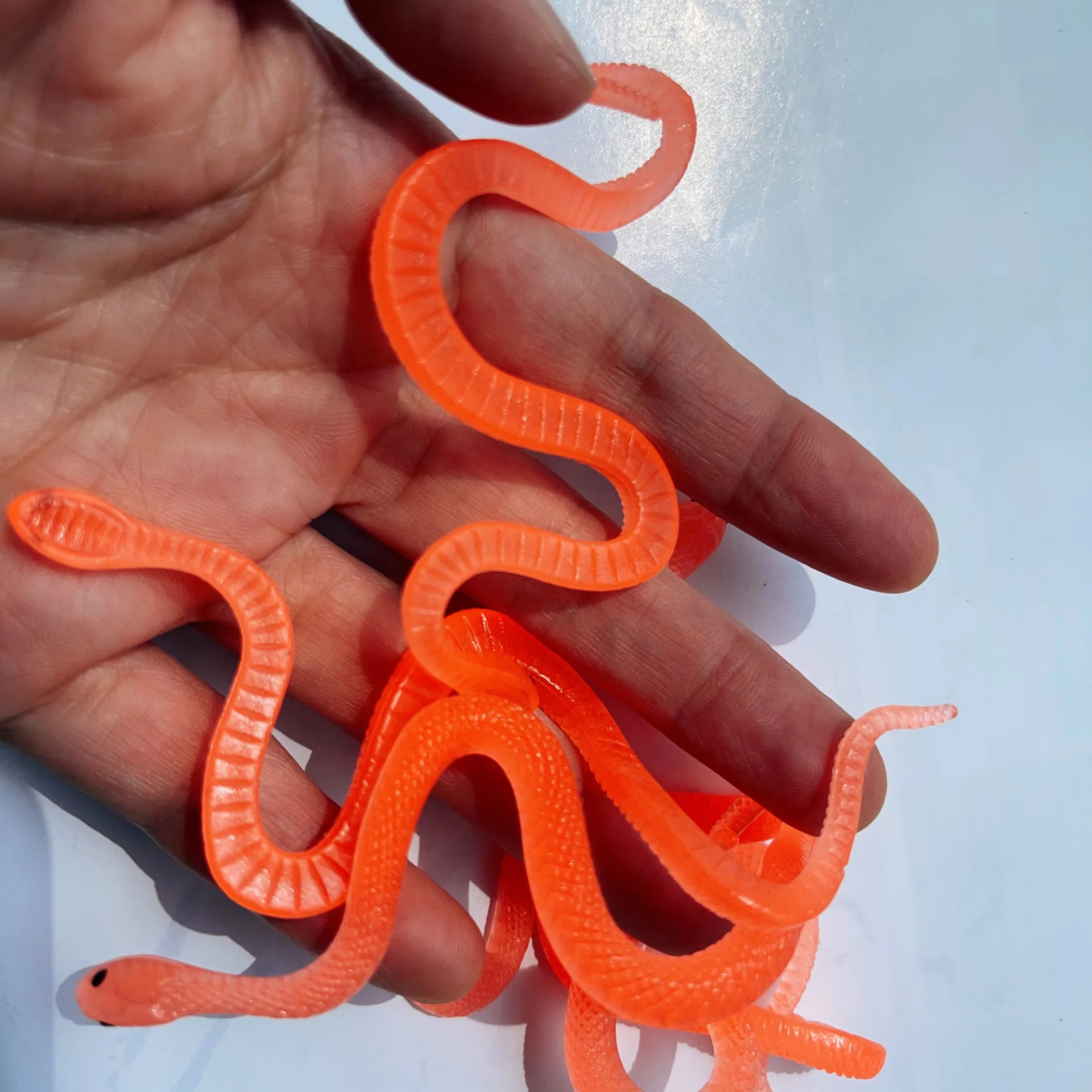 Wholesale 28mm 1 Inch Plastic Vending Capsules Mini Soft TPR Rubber Snake Stretchy Toys Snake Figure Animal For Toy Capsules