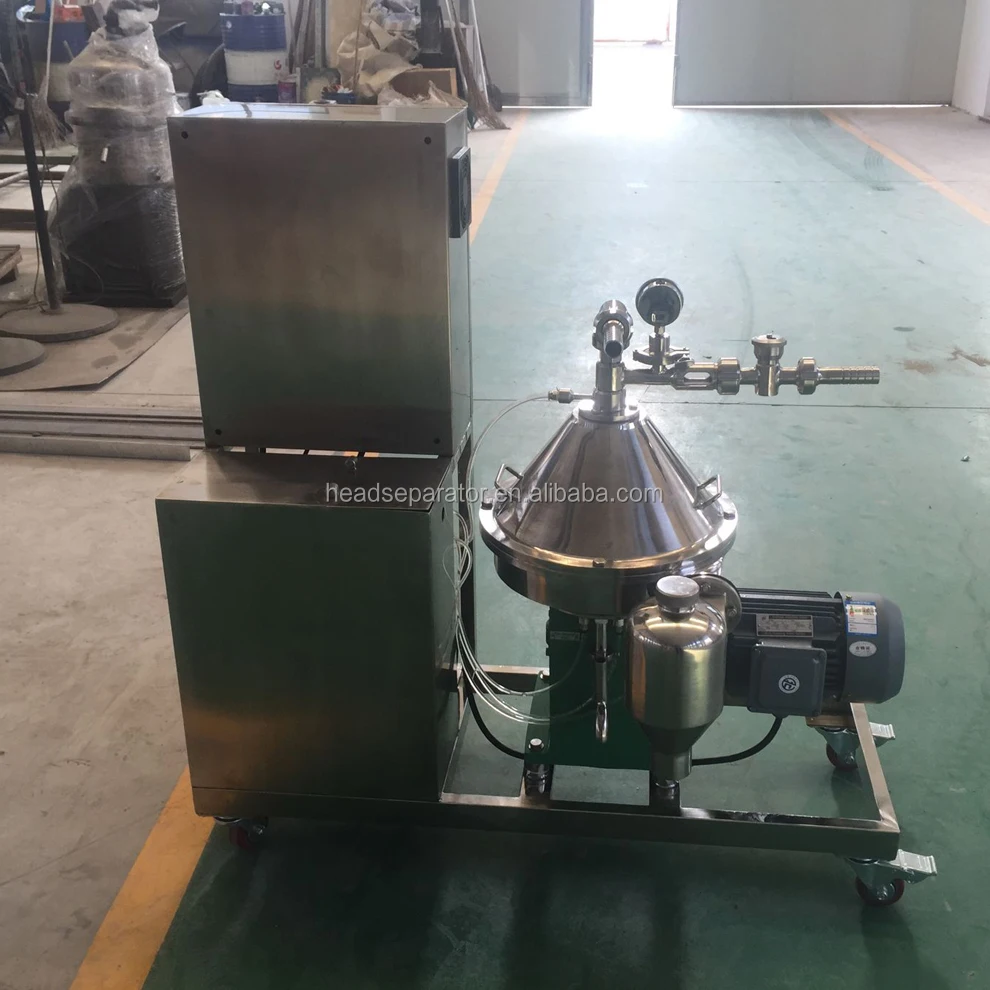 disc centrifuge separator with self-cleaning bowl