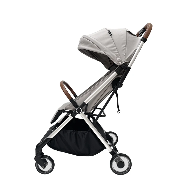 Детская коляска с зонтиком