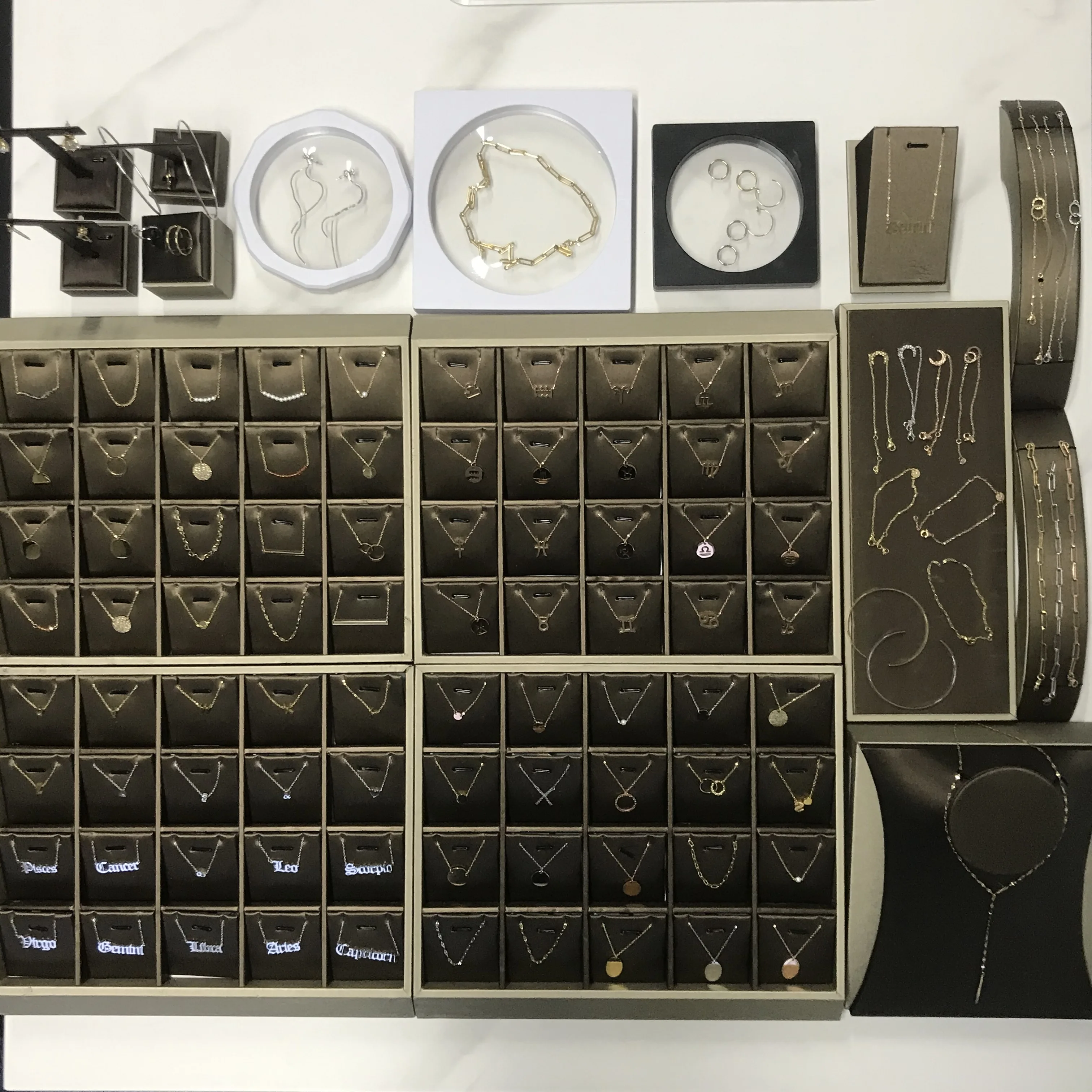 Luxury White PE Thin Film Suspension Jewelry Display Box Ring Necklace Bracelet Storage Transparent Jewelry Packaging Box