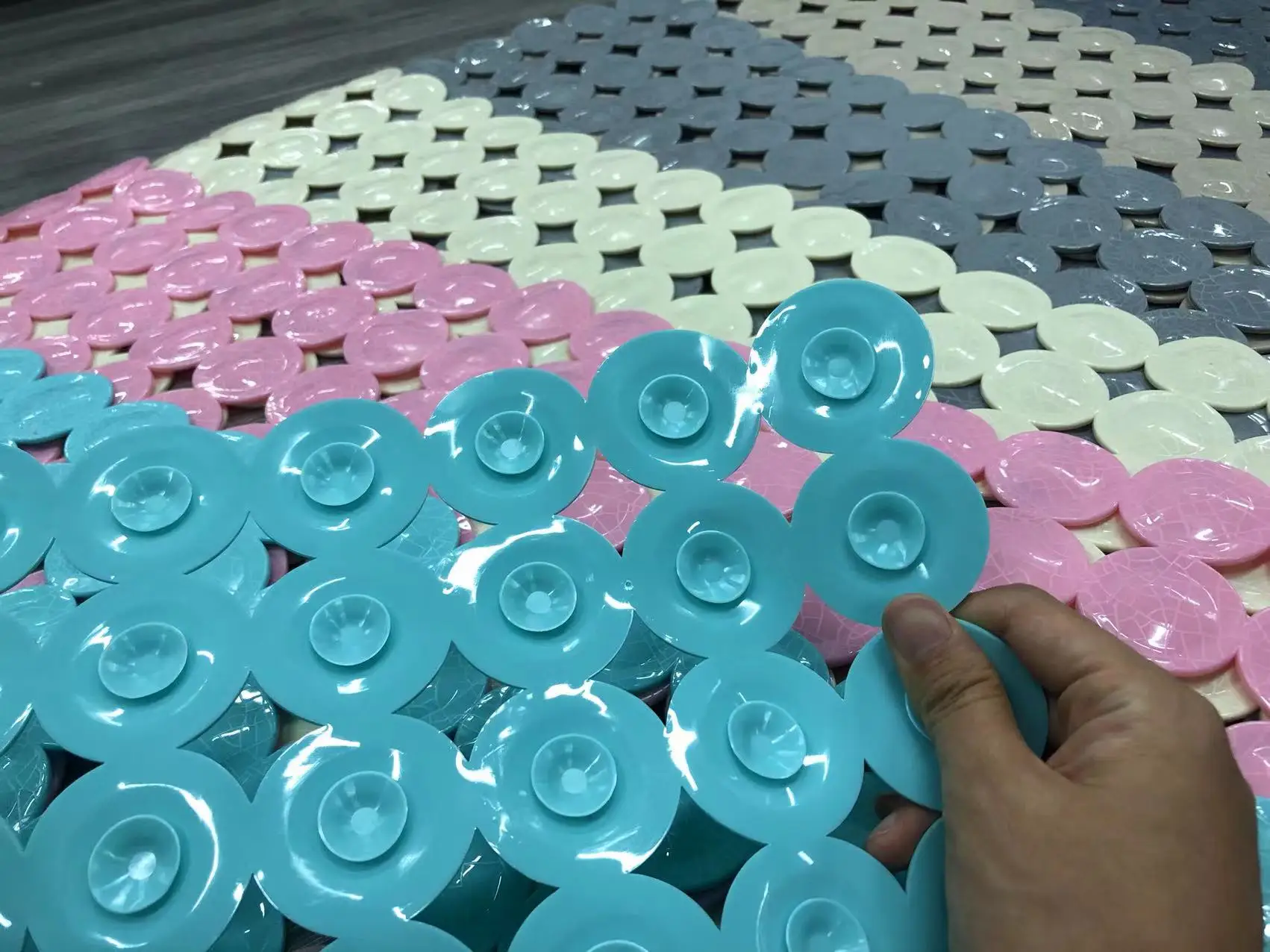 high quality Waterproof PVC New Design Bath Mat Non Slip Super Suction Bathroom Rug Custom Color Bath Rug