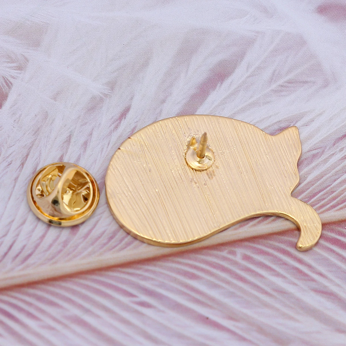 Cute dolphins Enamel Backpacks Pins Cool Enamel Brooches Enamel Lapel Pins for Steampunk Badge Jewelry