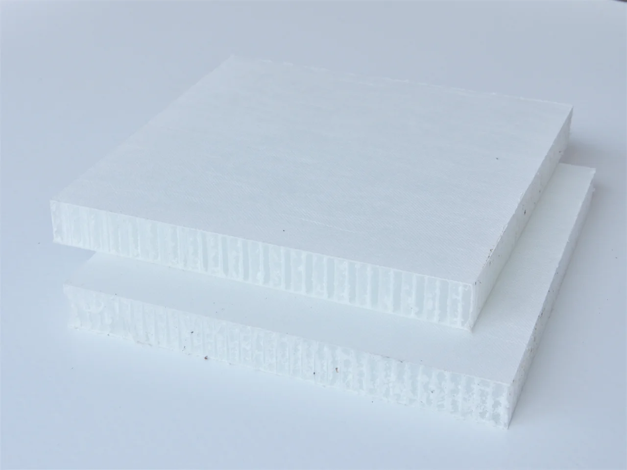 Lightweight High Strength  Pp Fiber Glass Decorative Honeycomb Panel For Box Trucks New Energy Vehicles